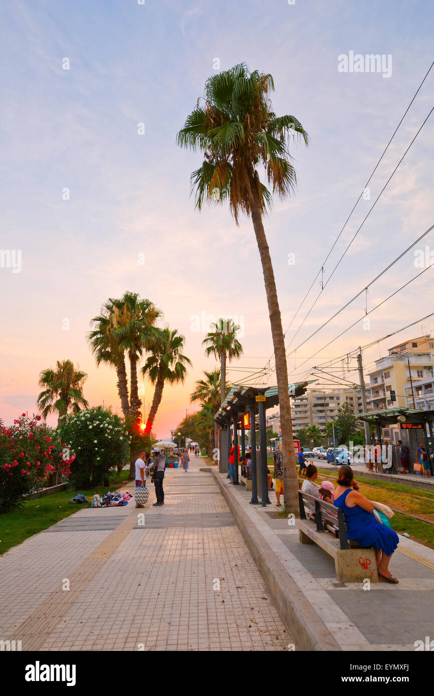 Gehweg an der Küste von Athen in Palaio Faliro, Griechenland Stockfoto