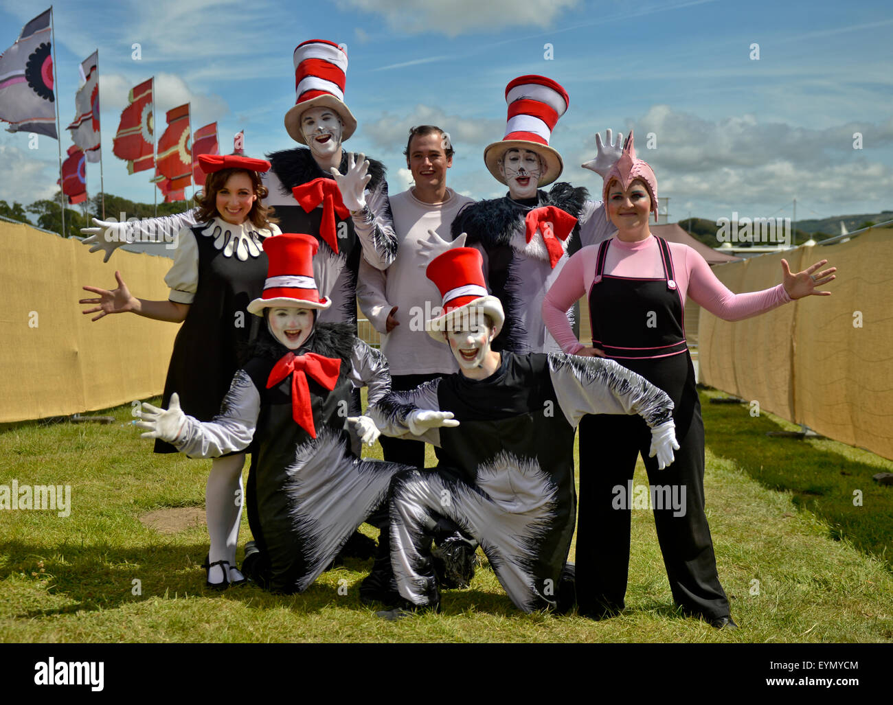 Lulworth Castle, Dorset, UK. 1. August 2015. Cat In The Hat backstage bei Burg Bühne, Samstag, Camp Bestival Lulworth Castle, Dorset, UK Credit: Jules Annan/Alamy Live News Stockfoto
