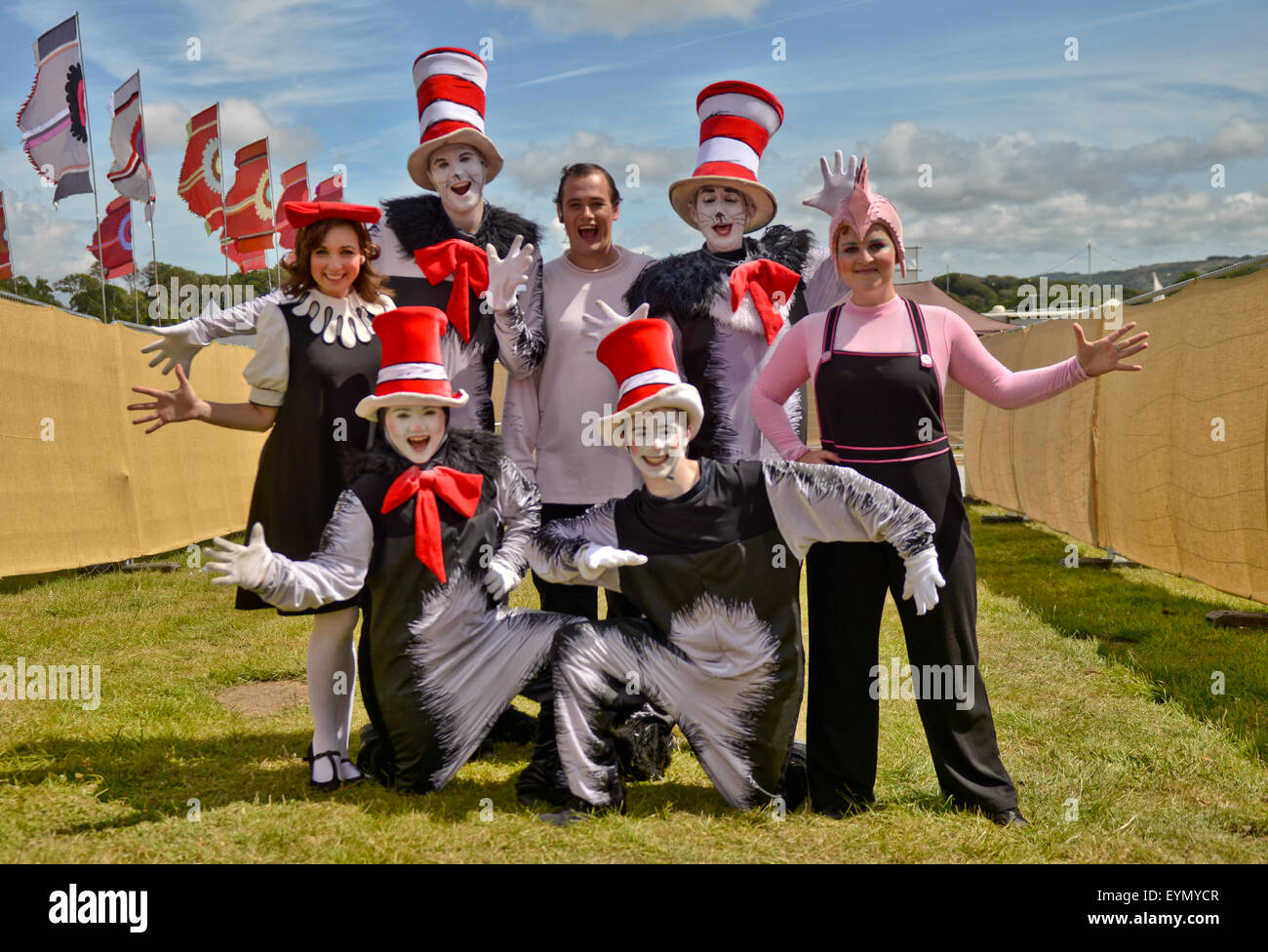 Lulworth Castle, Dorset, UK. 1. August 2015. Cat In The Hat backstage bei Burg Bühne, Samstag, Camp Bestival Lulworth Castle, Dorset, UK Credit: Jules Annan/Alamy Live News Stockfoto