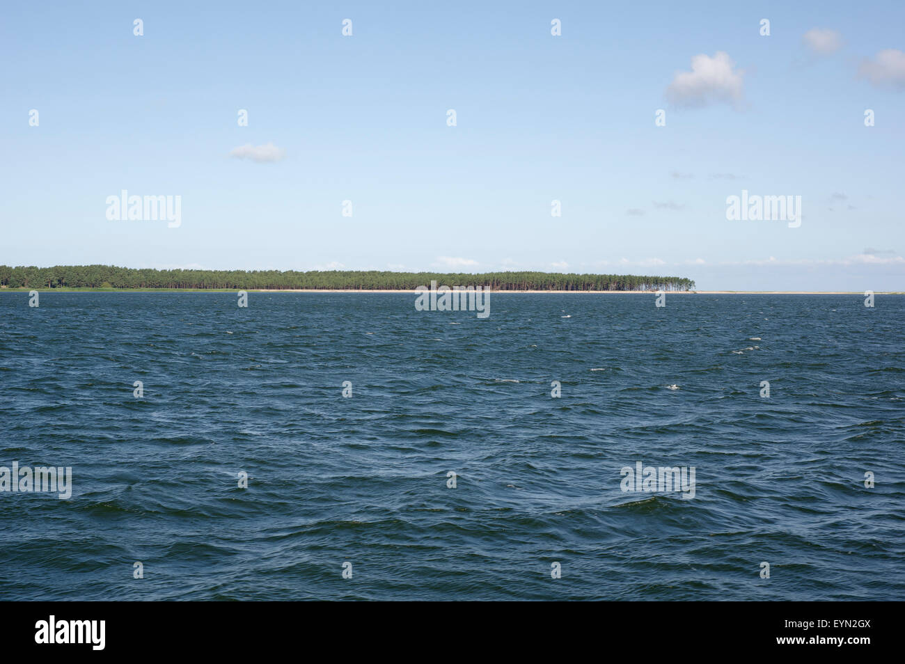 Insel Kihnu aus dem Meer gesehen. Estland. 24. Juli 2015 Stockfoto