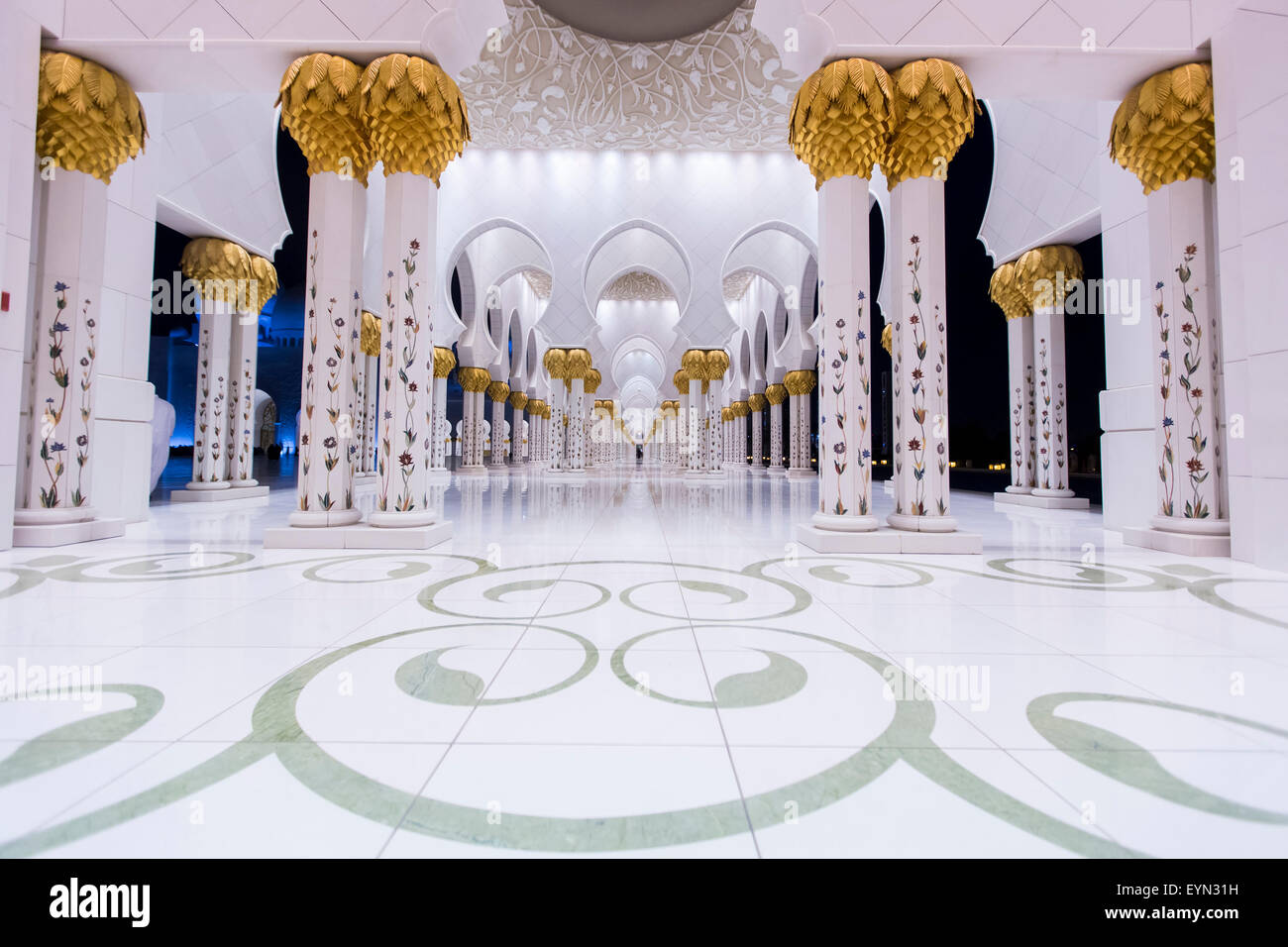 Innere der Sheikh-Zayed-Moschee in Abu Dhabi. Stockfoto