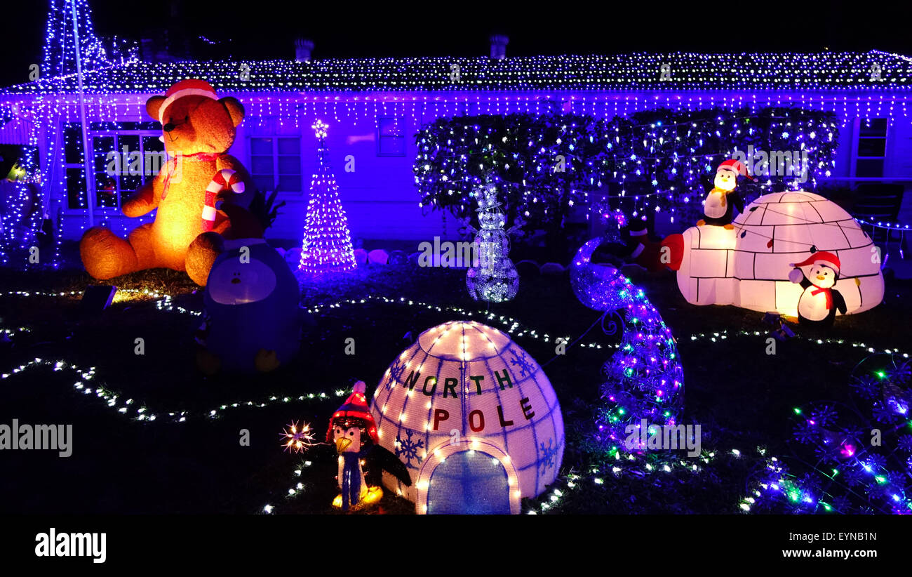 Weihnachtsschmuck, Weihnachtsbeleuchtung, Weihnachten Display, Nordpol, Teddybär Stockfoto