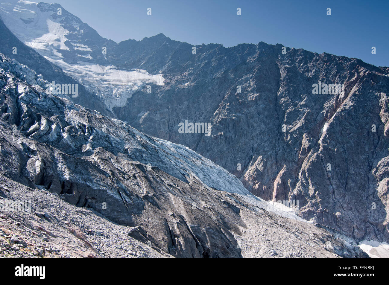 Gletscher zeigen Cravasses. Gletscher de Bionnassay. Chamonix. Haute-Savoie. Frankreich. Stockfoto