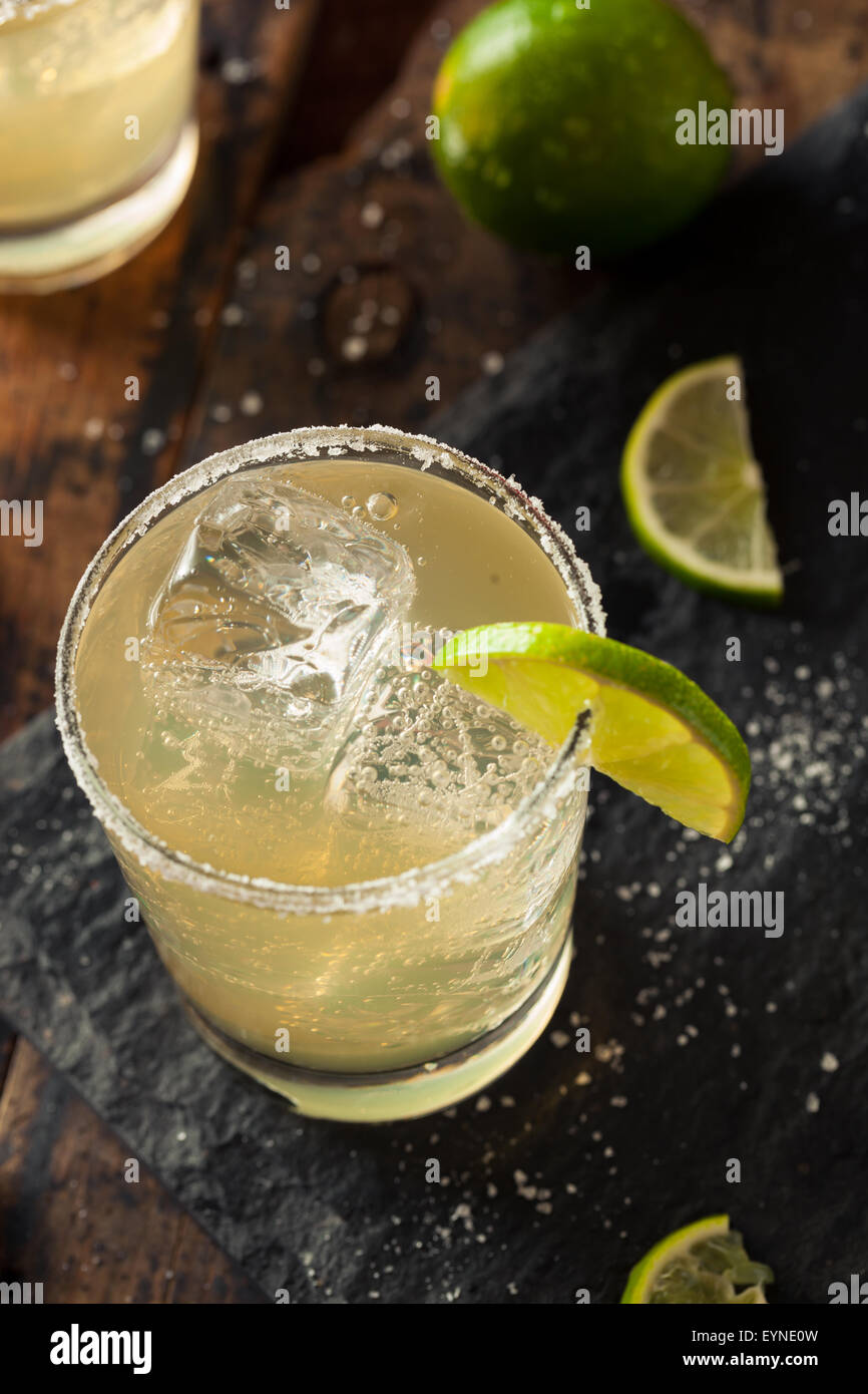 Tequila trinken -Fotos und -Bildmaterial in hoher Auflösung Bild