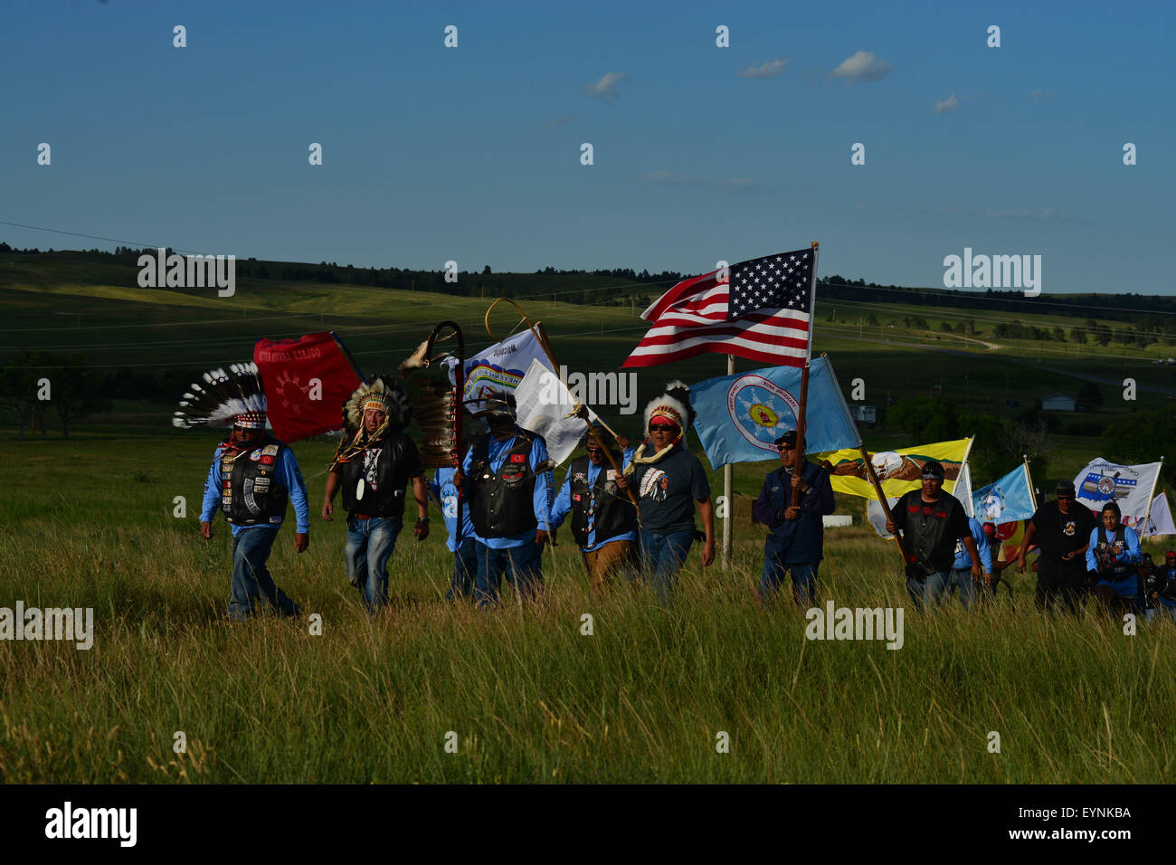 Pine-Ridge-Reservat, South Dakota, USA. 1. August 2015. Samstag, 1. August 2015 erreichen Hunderte von Lakota-Fahrern aus der ganzen USA und Kanada, zu den Heiligen Stätten des Massaker von Wounded Knee in der Pine Ridge Reservation in South Dakota. Der Lauf ist, bewahren die Erinnerung an die unschuldigen Lakota, erlitten und starb am 29. Dezember 1890 in das Massaker von Wounded Knee. Bildnachweis: Miguel Juarez Lugo/ZUMA Draht/Alamy Live-Nachrichten Stockfoto