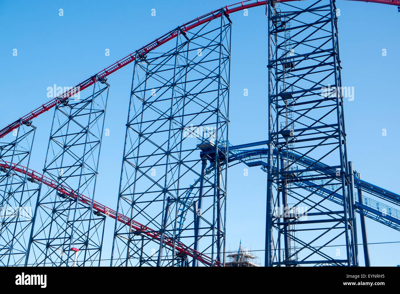 Achterbahnfahrt der Big Dipper in Blackpool Pleasure Beach Holiday Resort Lancashire, england Stockfoto