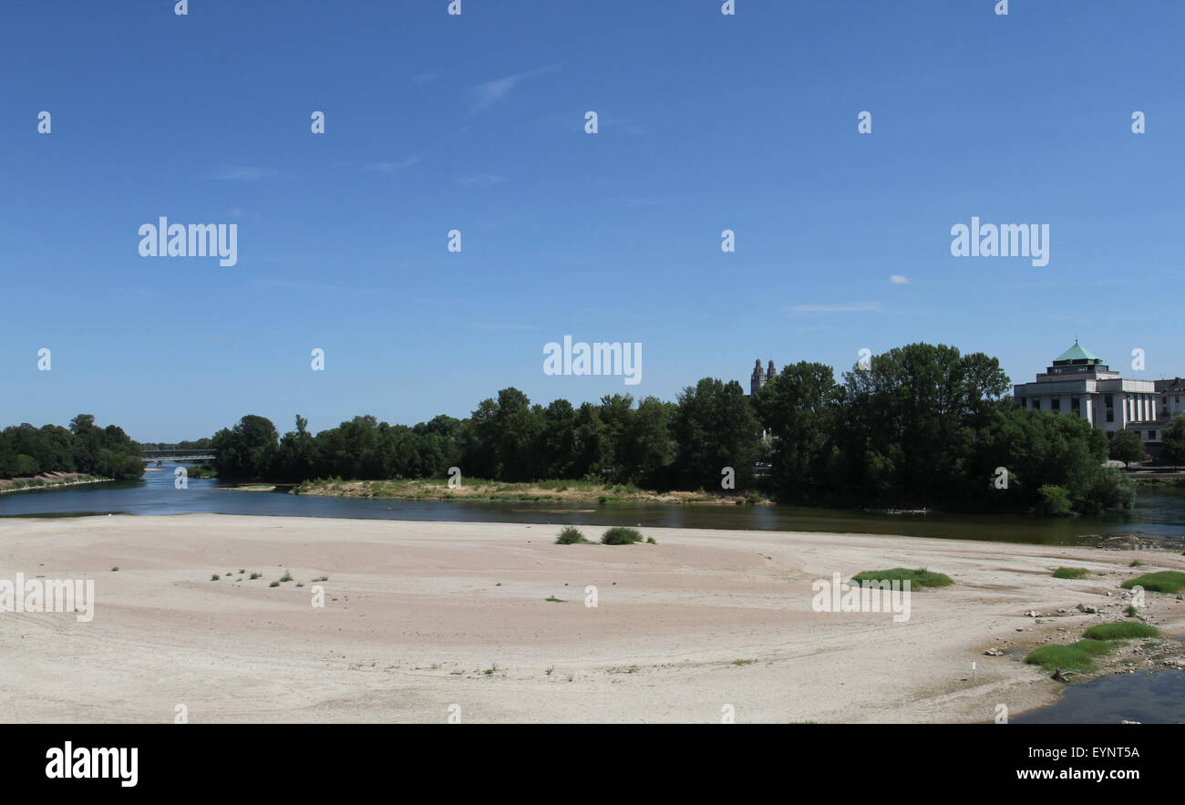 Freiliegende Flussbett Fluss Loire im Sommer Touren Frankreich Juli 2015 Stockfoto