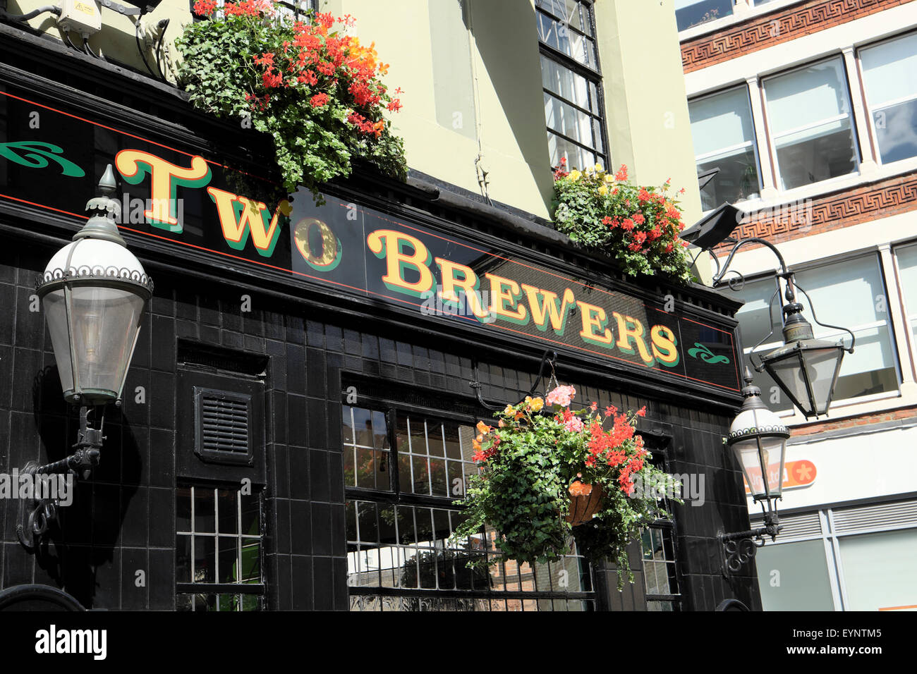 Zwei Brauereien Pub in Whitecross Street London EC2 KATHY DEWITT Stockfoto