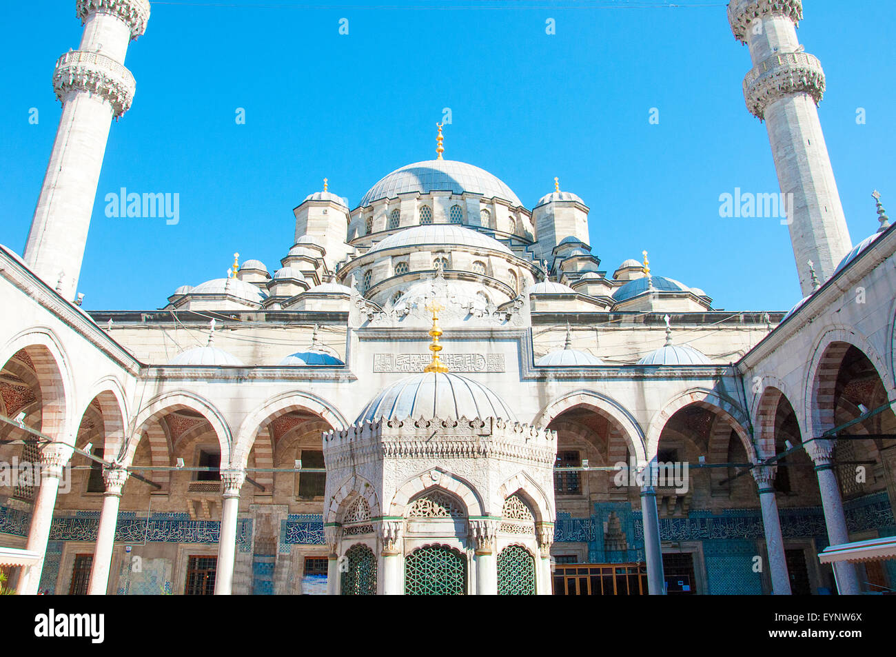 Die neue Moschee (Yeni Cami), Eminönü Bezirk, Istanbul, Türkei. Stockfoto