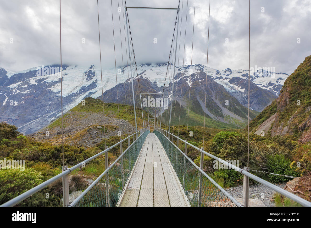 Hängebrücke über den Fluss Hooker, Mount Cook Nationalpark, Canterbury, Südinsel, Neuseeland Stockfoto