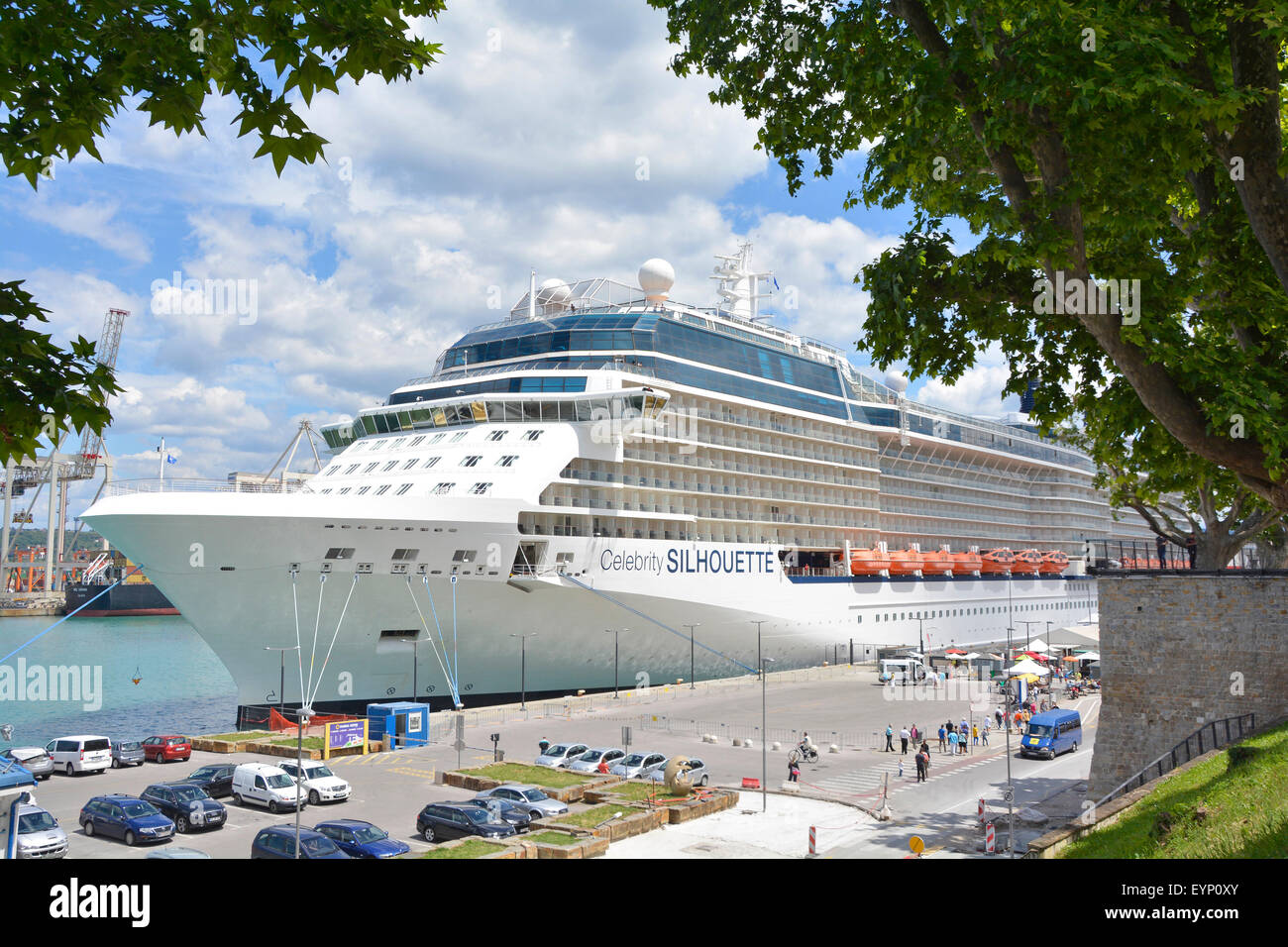 Kreuzfahrtschiff liner Celebrity Silhouette vertäut im Hafen von Koper in Slowenien Teil der Adria cruisin Rundfahrt Stockfoto