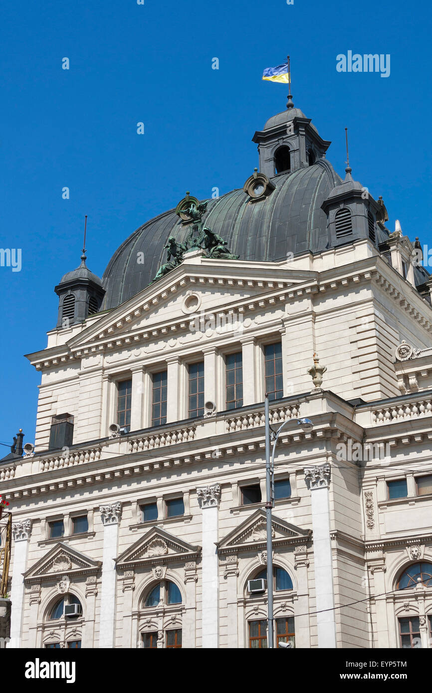 Seitenfassade Lemberg Staatliche Akademische Opern-und Ballett-Theater. Es wurde in der klassischen Tradition der Renaissance und des Barock Bogen gebaut. Stockfoto