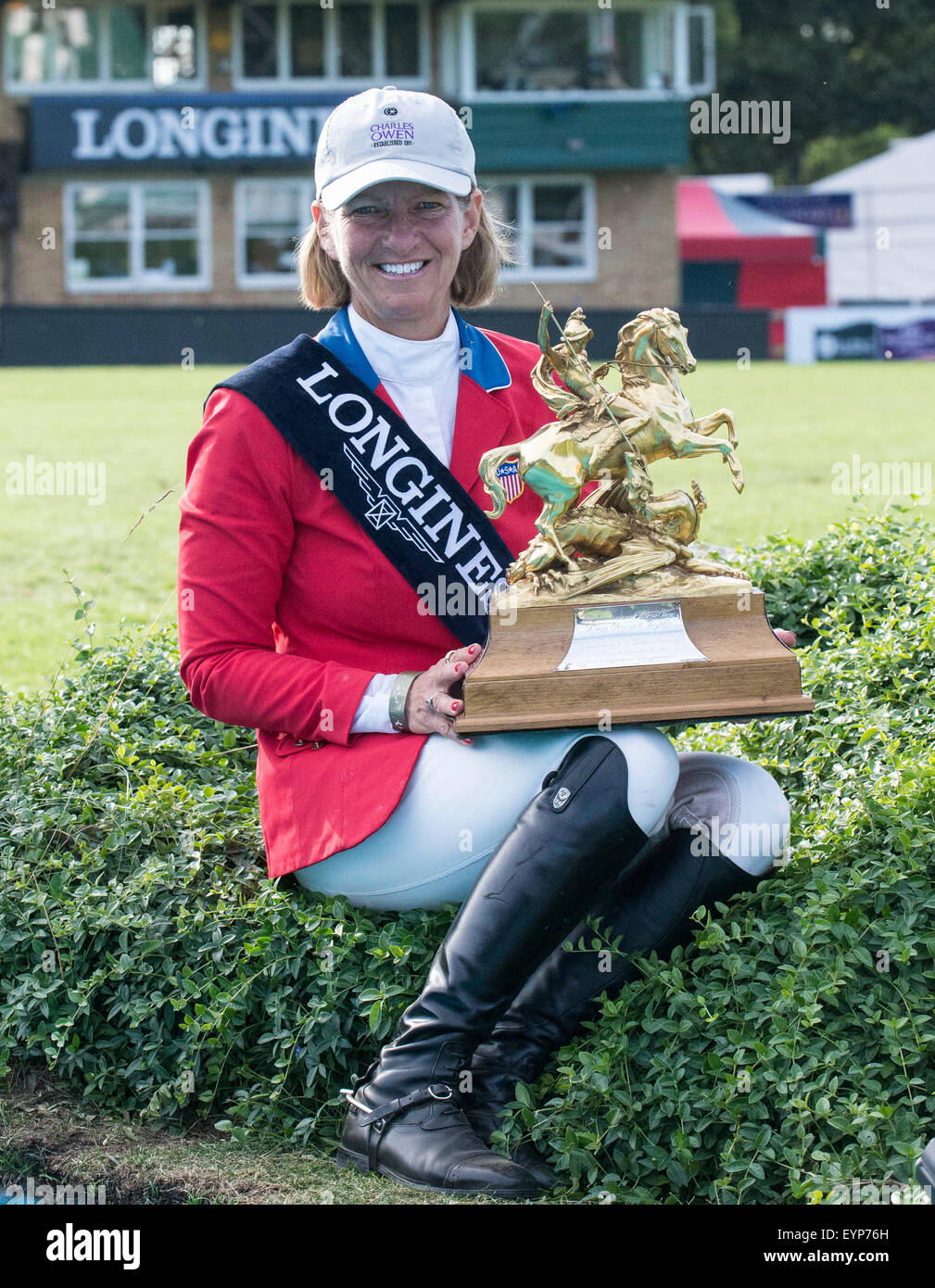 Hickstead, UK. 2. August 2015. Die Longines Royal International Horse Show.  Die Longines King George V Gold-Cup. Elizabeth Madden [USA] Reiten CORTES'C "The George V Gold Cup für das zweite Jahr in Folge zu gewinnen. Bildnachweis: Stephen Bartholomäus/Alamy Live-Nachrichten Stockfoto