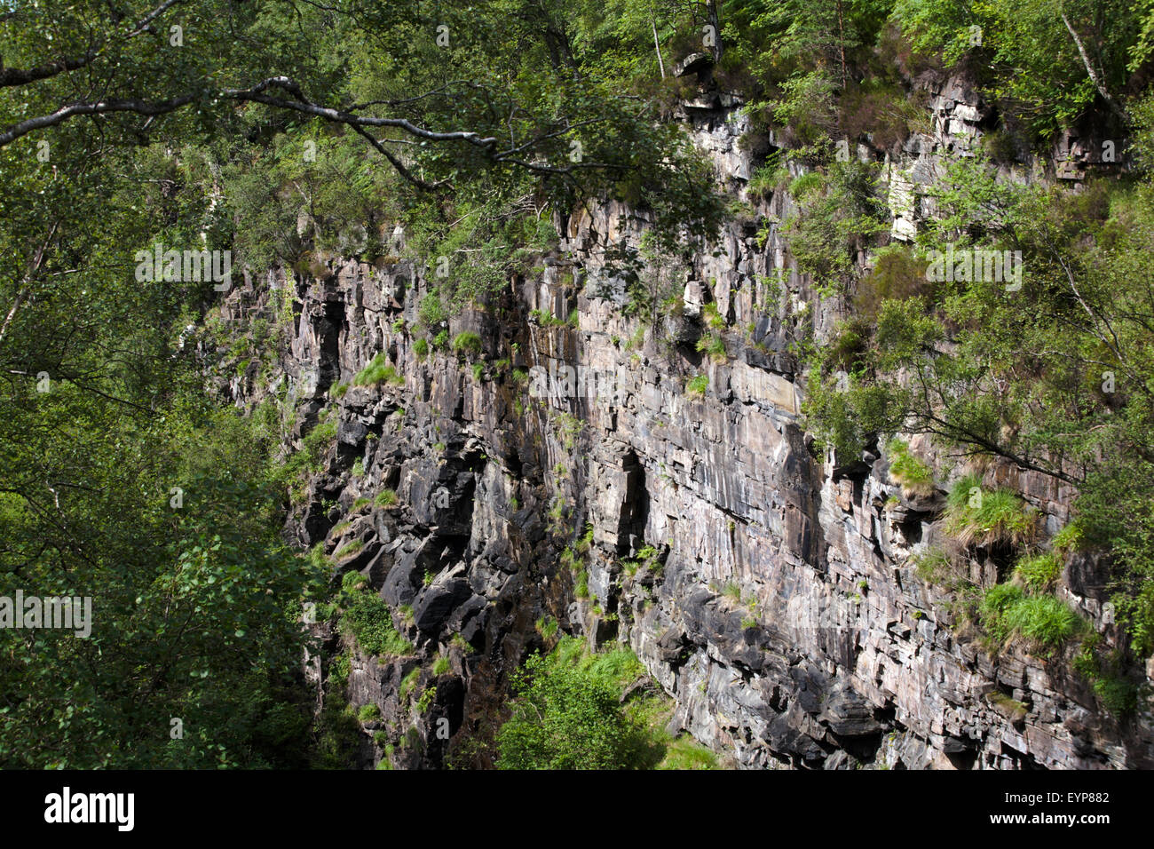 Klippe Gesichter Corrieshalloch Gorge, erstellt durch die fällt der Measach Braemore Junction in der Nähe von Ullapool Wester Ross Scotland Stockfoto