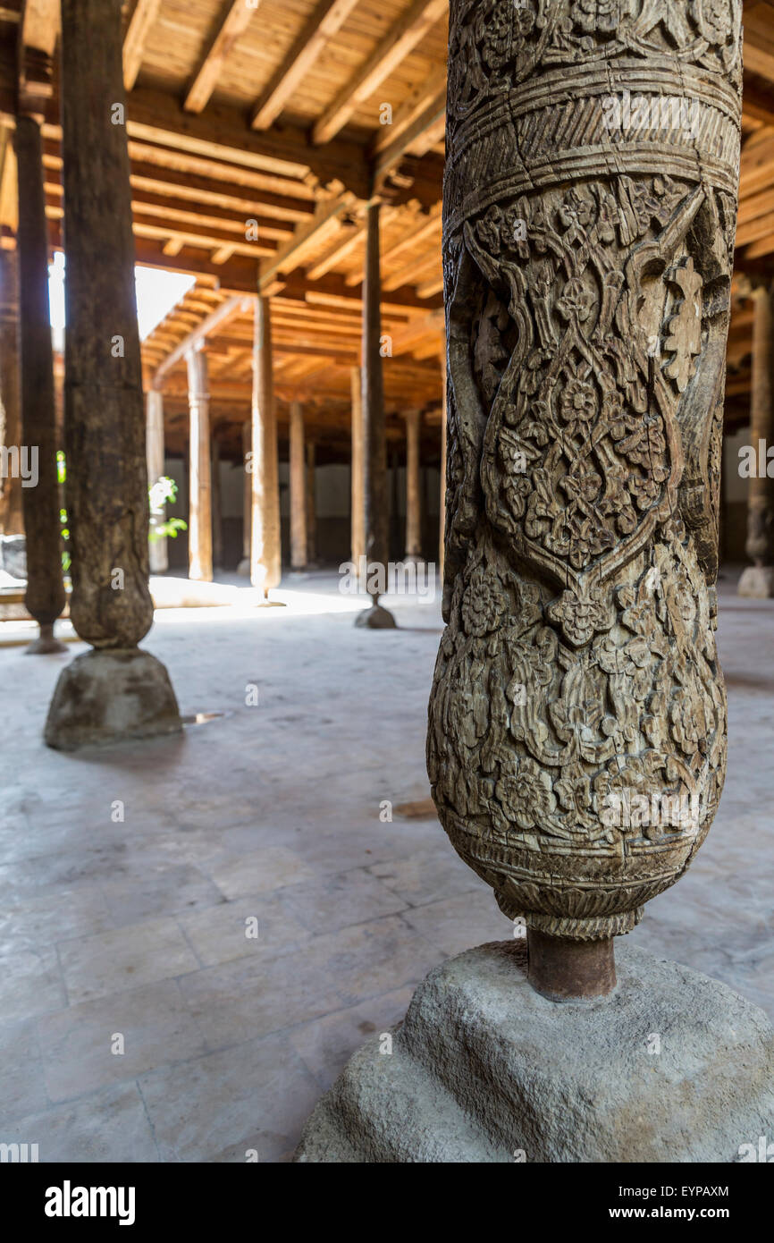 Geschnitzten hölzernen Spalte Jumah (Freitag) Moschee, in der sagenumwobenen Seidenstraße Stadt Chiwa, Usbekistan Stockfoto