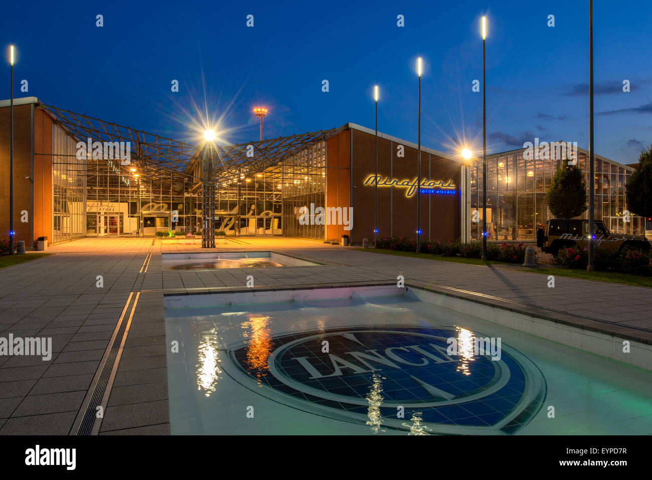 MIRAFIORI MOTOR VILLAGE, DER MAIN-FCA-SHOWROOM IN TURIN, ITALIEN Stockfoto