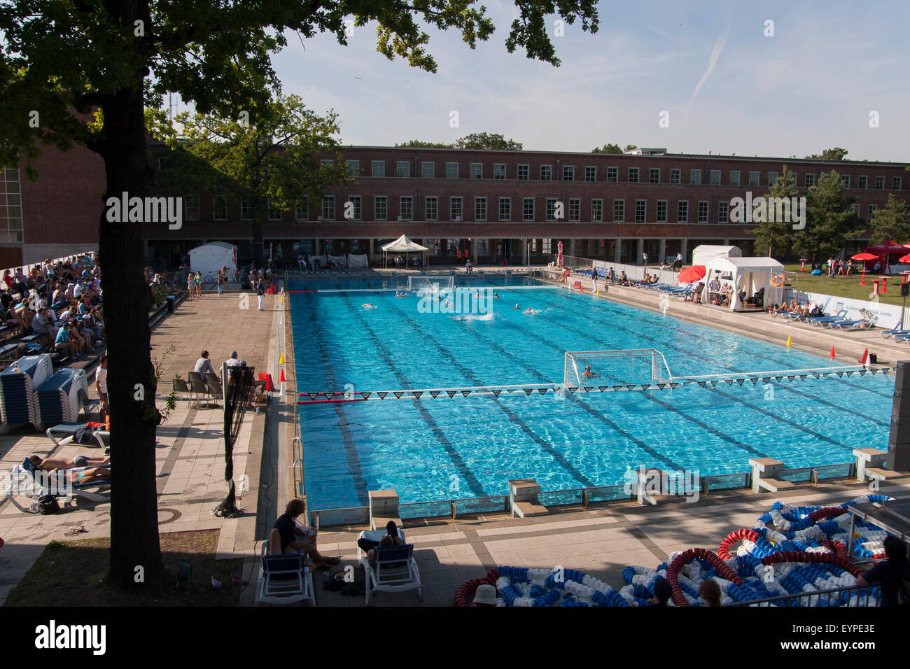 Berlin, Deutschland. 2. August 2015. Europäische Maccabi Games 2015. Berlin, Deutschland. Mehr als 2,000 jüdische Sportler aus über 38 Ländern nehmen an der 14. European Maccabi Games. Wasserball: ITA - USA. Stockfoto