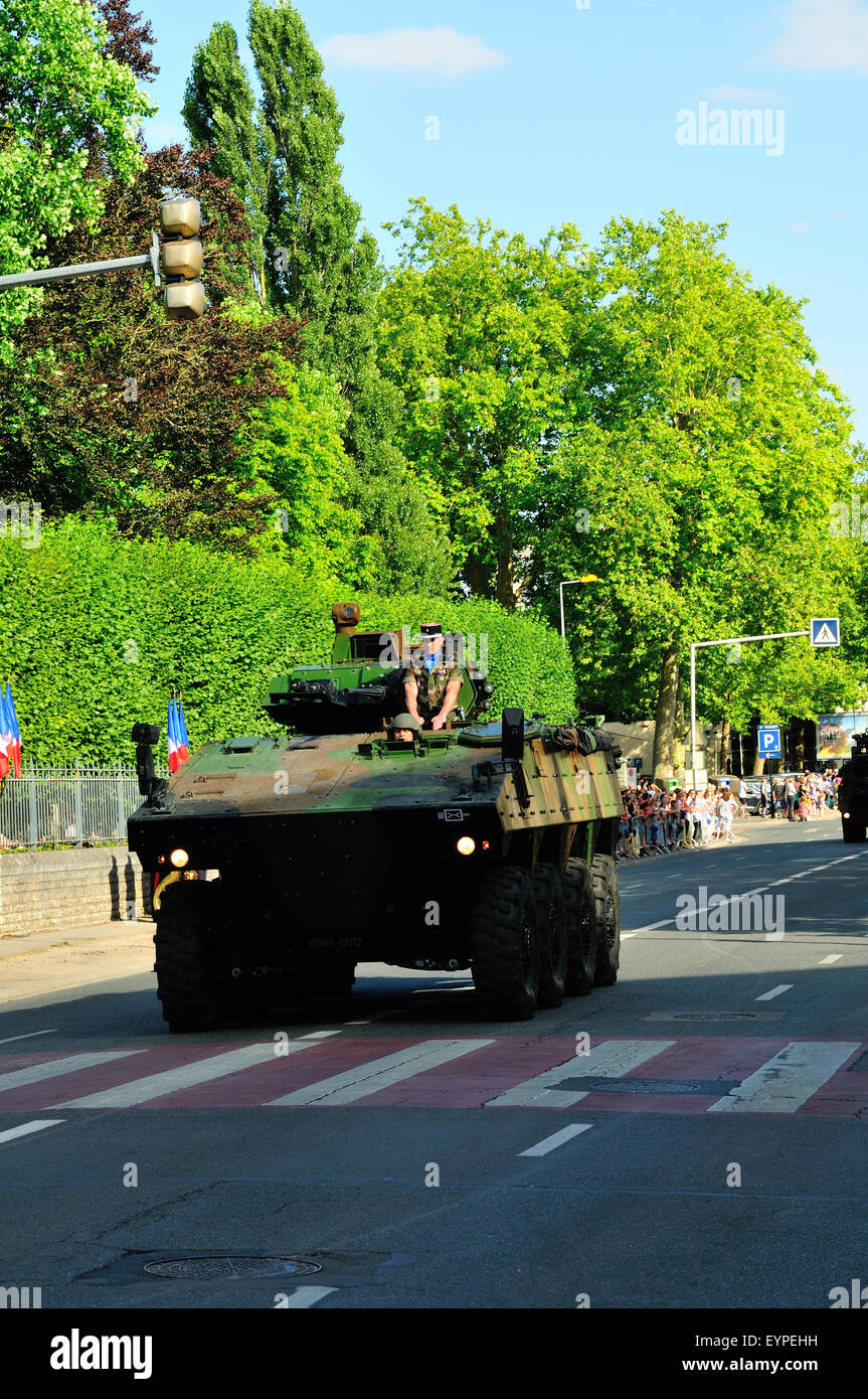 Armee tank auf der Parade 14. Juli Nationalfeiertag zu feiern, Französisch Familientag in Bourges, Frankreich Stockfoto