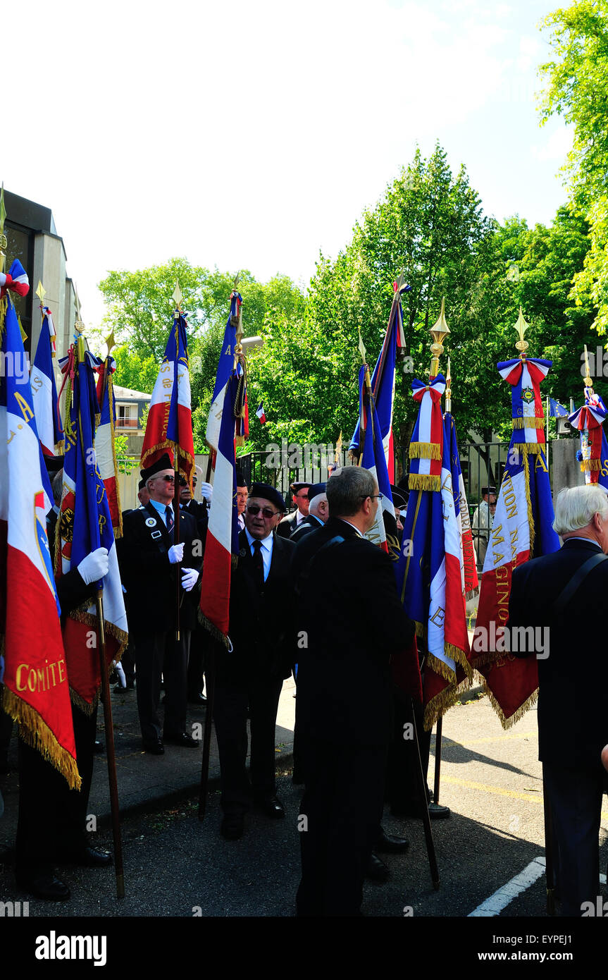 Veteranen Vorbereitung auf 14. Juli Parade zum Nationalfeiertag in Bourges, Frankreich zu feiern. Stockfoto