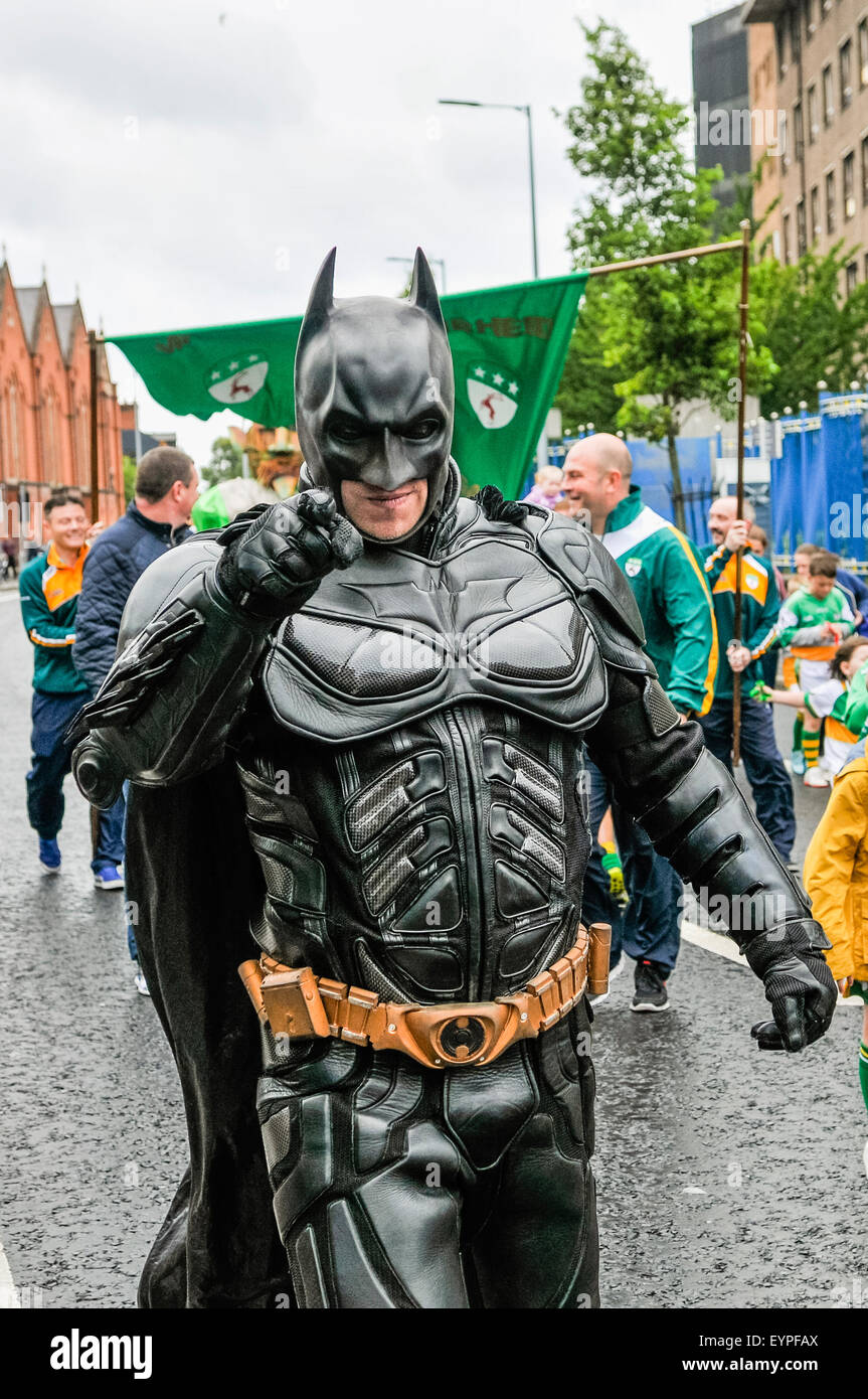 Belfast, Nordirland. 2. August 2015 - Batman nimmt Teil in die Feile eine Phobail Parade Credit: Stephen Barnes/Alamy Live News Stockfoto