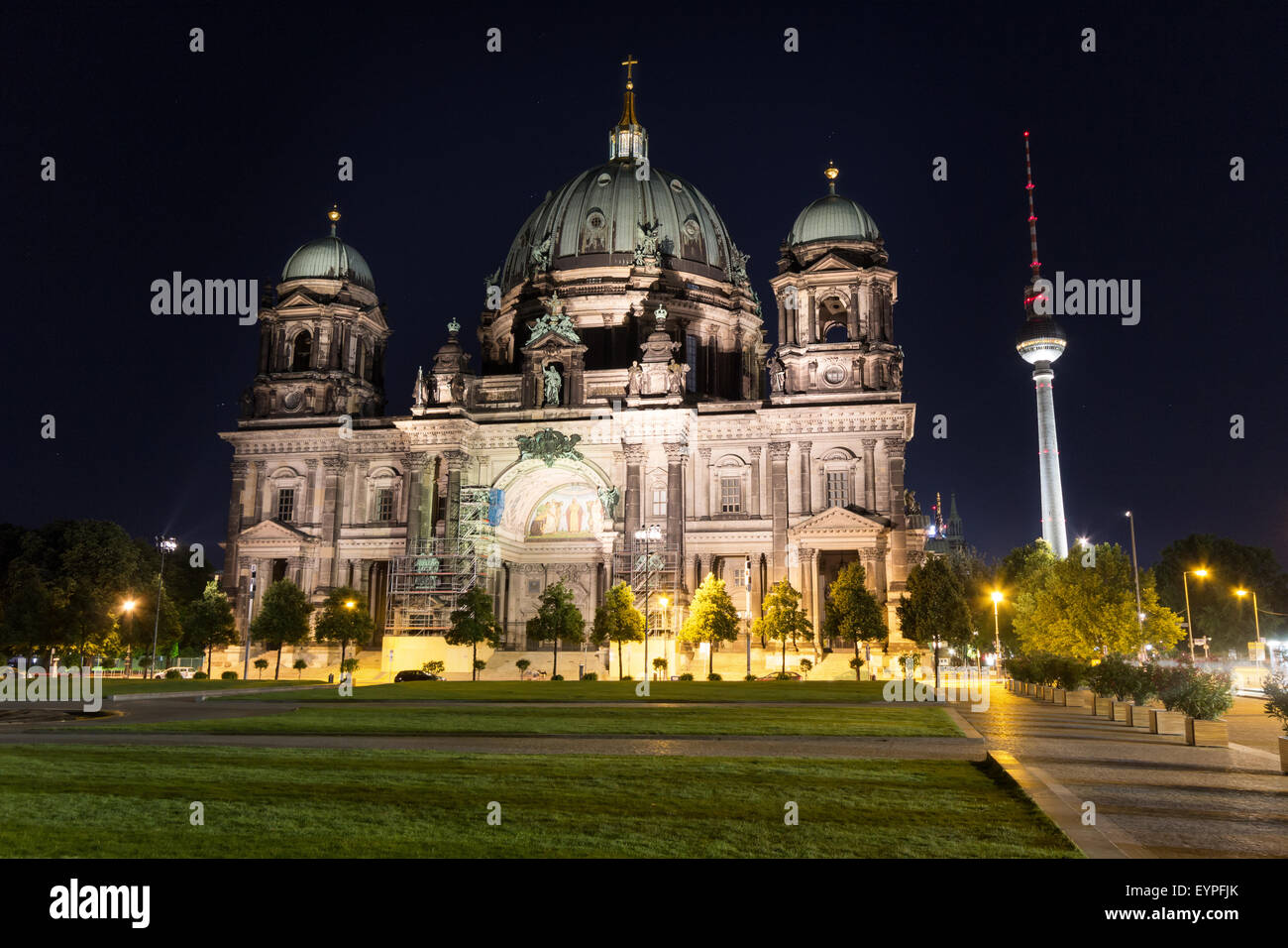 Berliner Dom / Berliner Dom bei Nacht Stockfoto