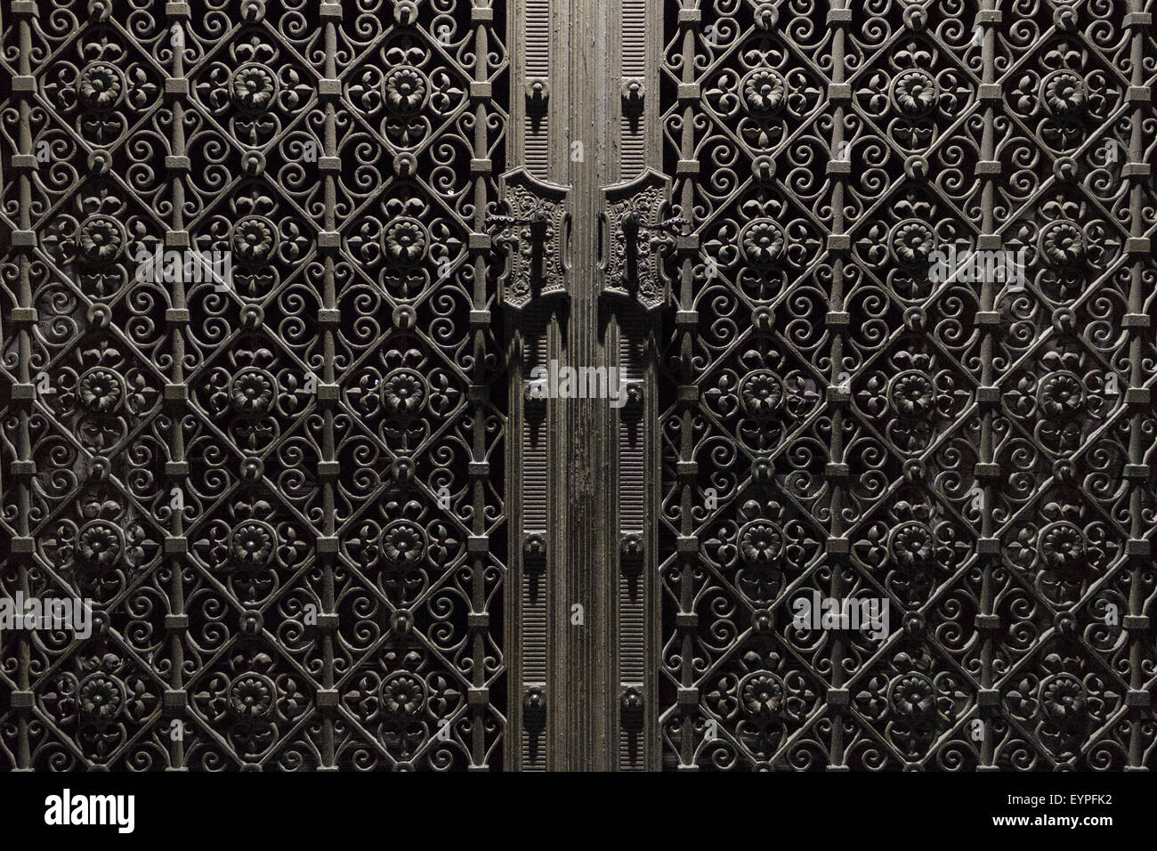 Schöne alte Metall, schmiedeeisen Tor Stockfoto