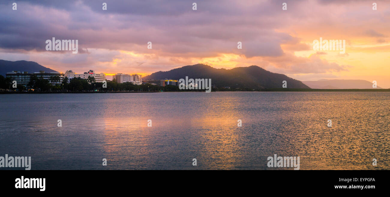 Cairns bei Sonnenuntergang Stockfoto