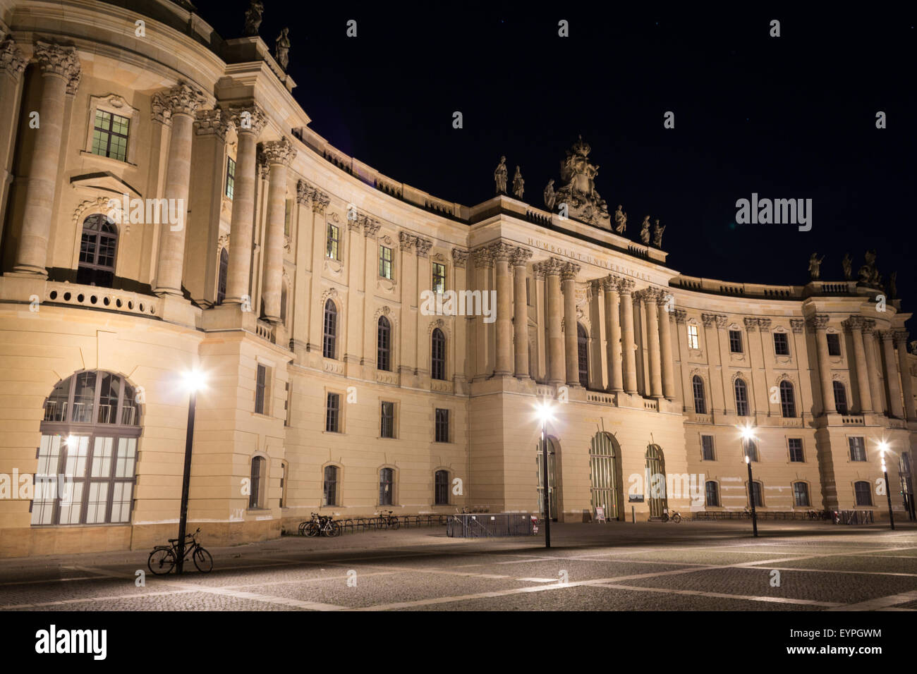 Berlin bei Nacht - Humboldt-Universität Gebäude Fassade Stockfoto