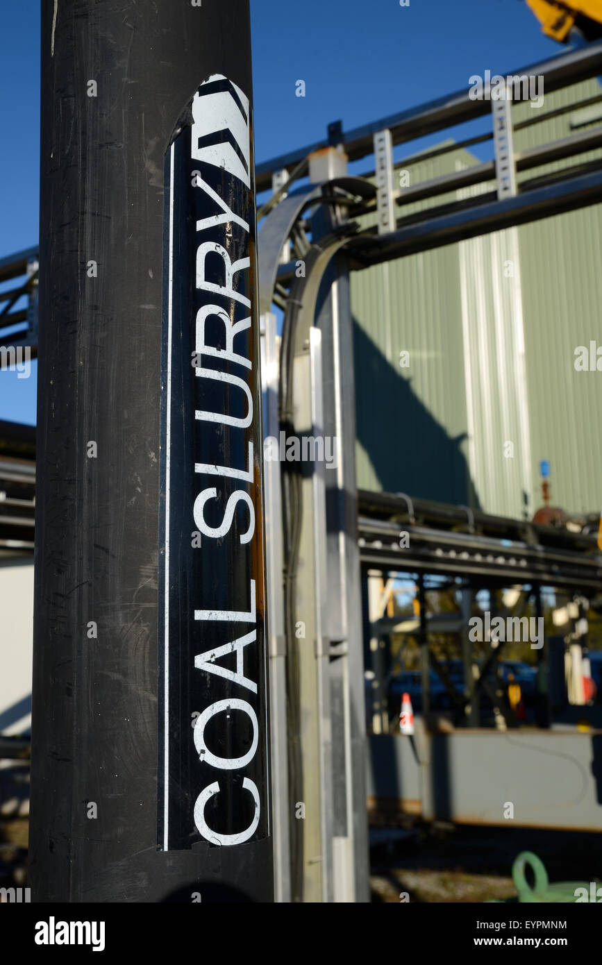 Ein gut gekennzeichneten Rohr trägt Kohle Gülle zur Verarbeitungsanlage in einem Kohlebergwerk in Neuseeland Stockfoto