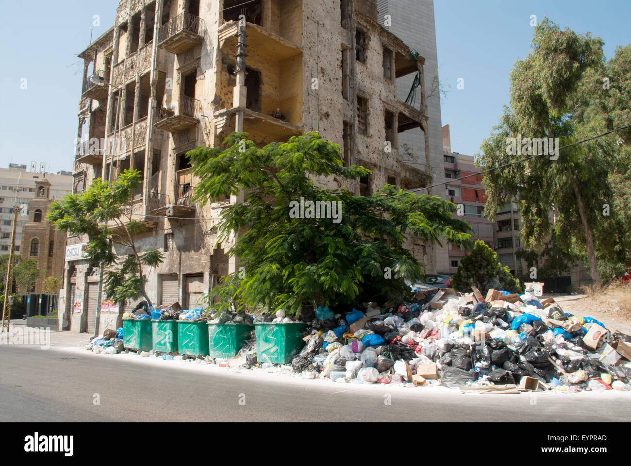Müll türmt sich in den Straßen von Beirut-Libanon Stockfoto