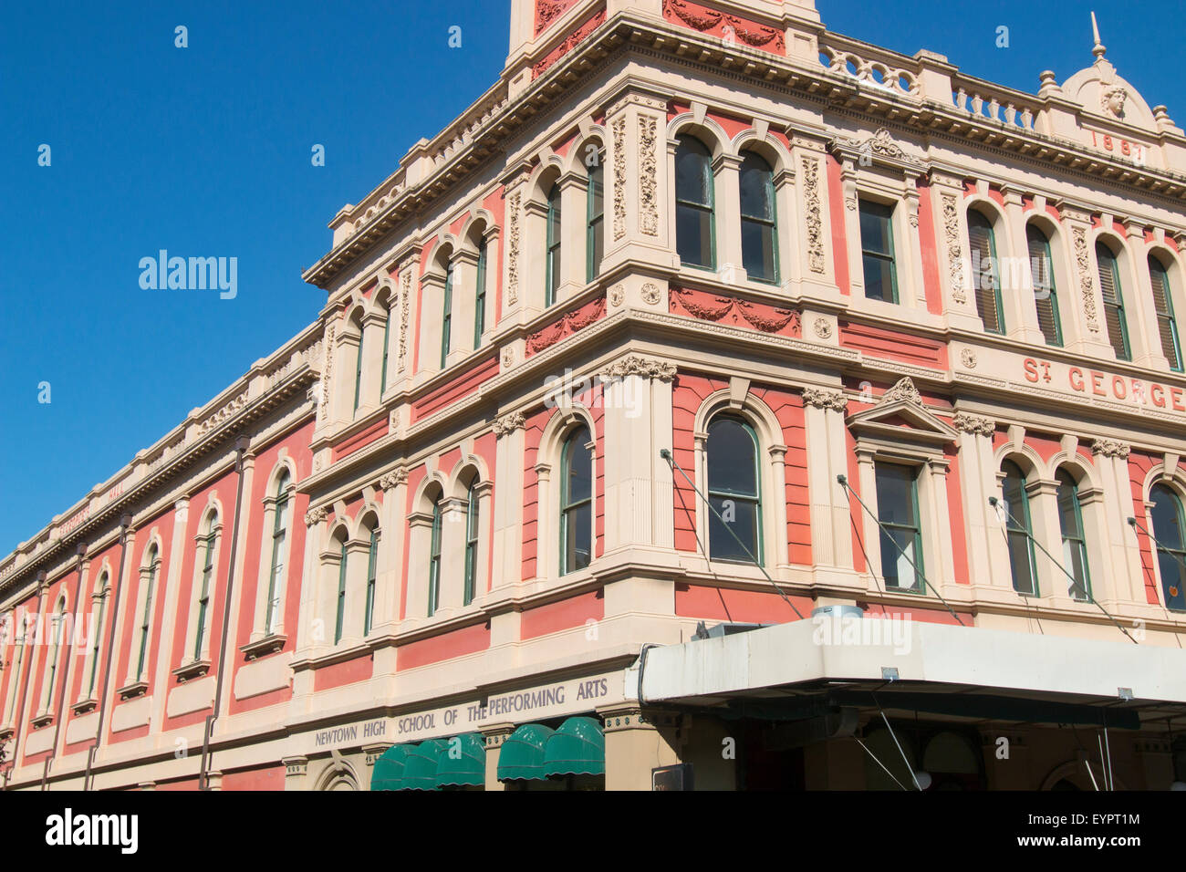 Newtown High School of Performing Arts (NHSPA) hat seinen Sitz in St Georges Hall in Newtown, Sydney, Australien Stockfoto