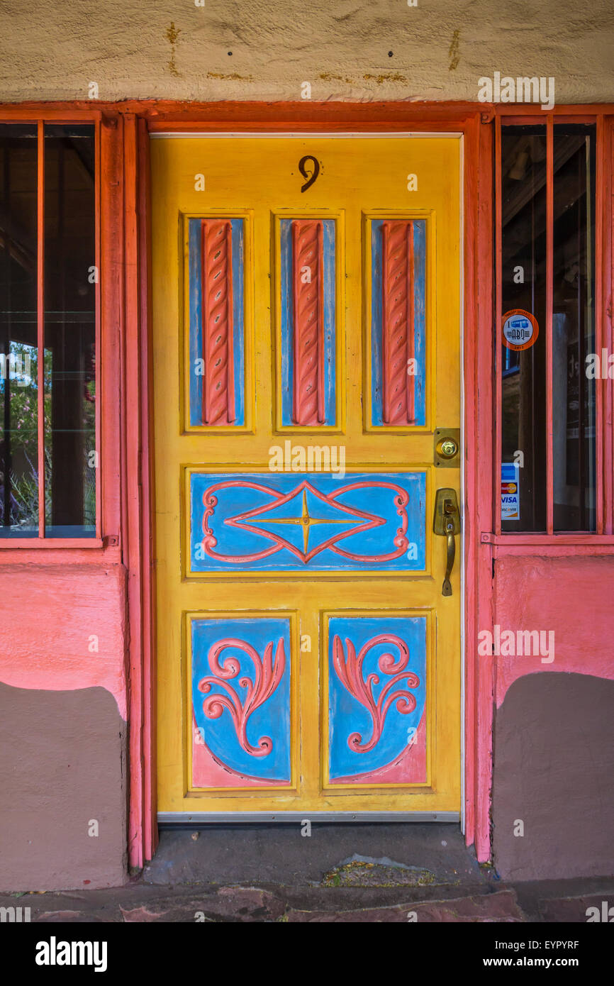 Eine dekorative Tür in der alten Stadt Albuquerque, New Mexico, USA. Stockfoto