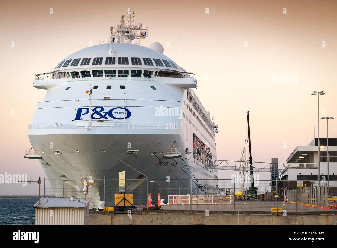 Adelaide, Australien - 5. März 2015: P & O Pacific Jewel Kreuzfahrtschiff ist Port Adelaide abholen Passagiere angedockt Stockfoto