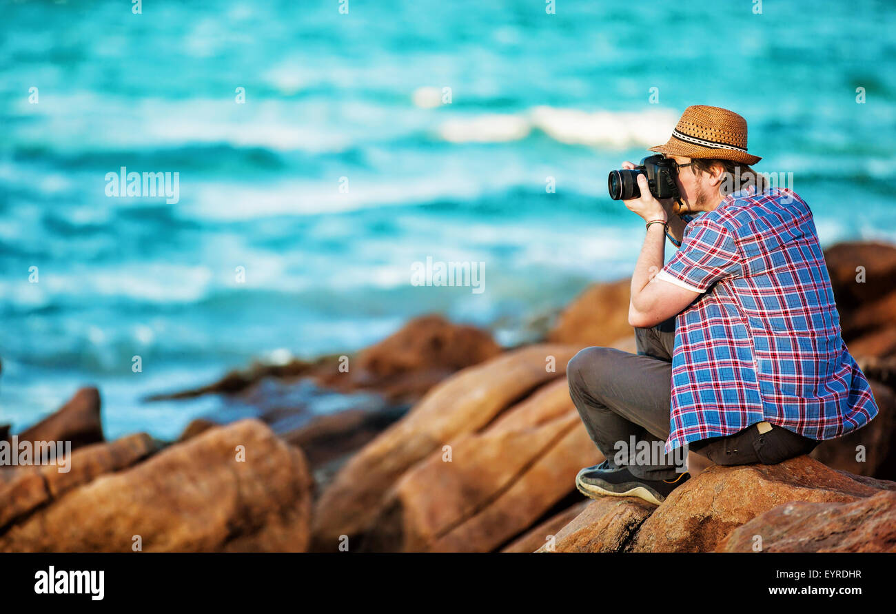 Junge Fotografen Fotografieren am Strand Stockfoto
