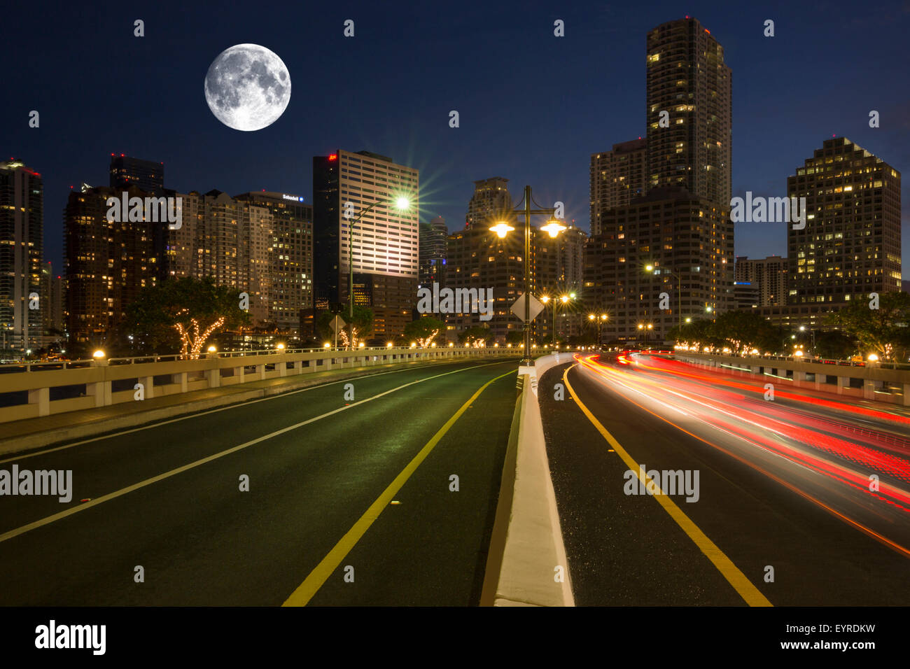 BRICKELL KEY DRIVE BRICKELL SKYLINE VON DOWNTOWN MIAMI FLORIDA USA Stockfoto