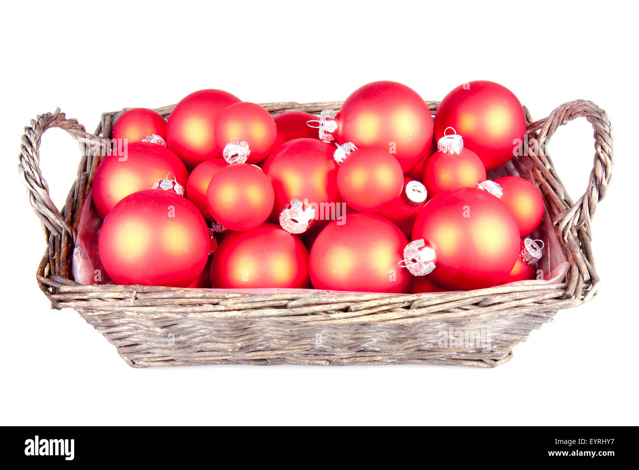 Rote Weihnachtskugeln in einer hölzernen basker Stockfoto