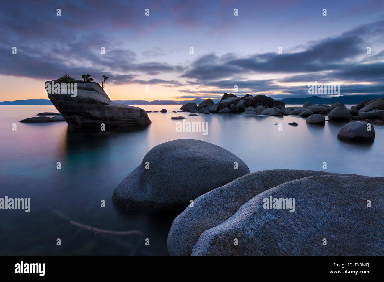 USA, Amerika, Lake Tahoe, Steinen, Felsen, Sonnenuntergang, Atmosphäre, Licht, Farbe, Landschaft, Wasser, Mountains, Kalifornien, Stockfoto