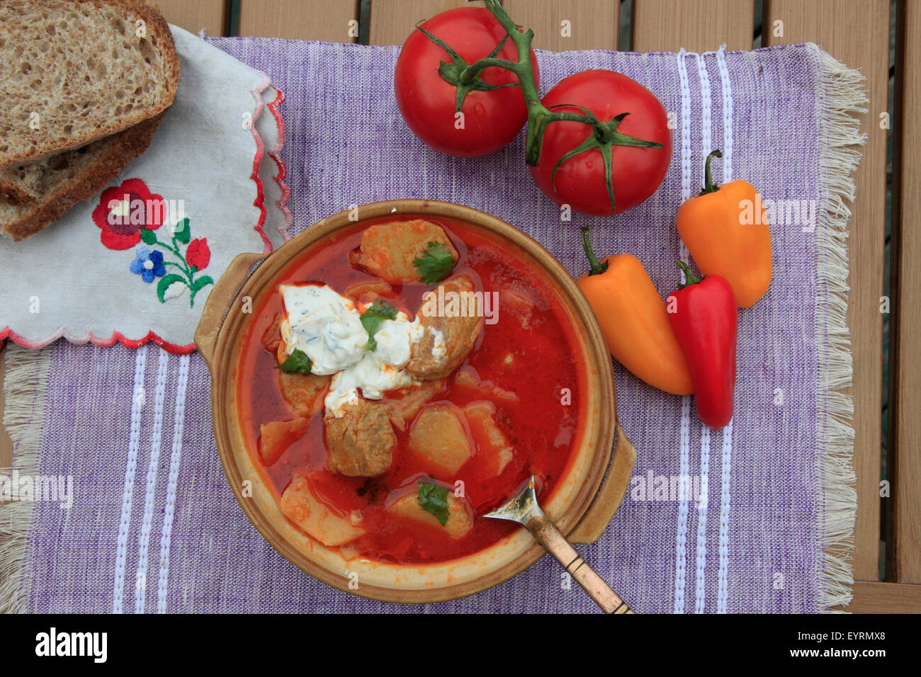 Ungarische Speisen, Gulasch, Stockfoto