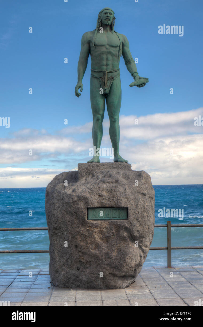 Guanchen König Romen oder Mencey Denkmal auf der Uferpromenade von Candelaria, Teneriffa, Kanarische Inseln, Spanien Stockfoto