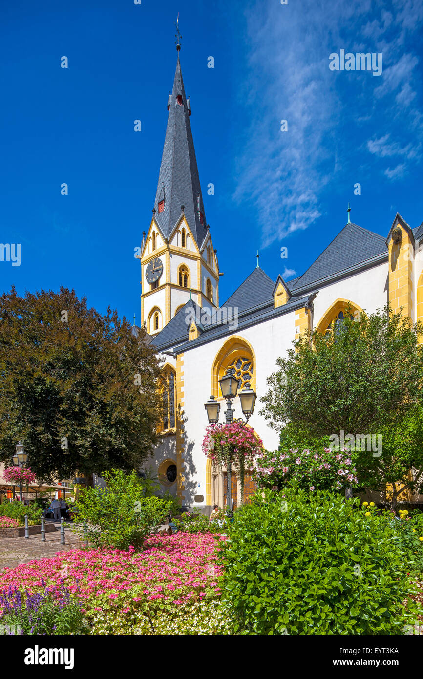 Europa, Deutschland, Ahrtal, Ahrweiler, Altstadt am Abend, Sankt Laurentius Kirche Stockfoto