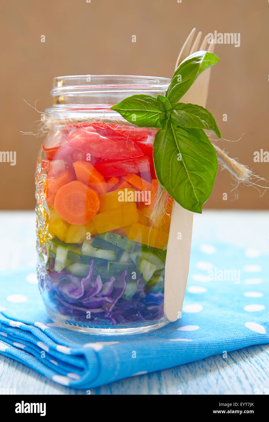 Häppchen mit Fisch Pastete und Gurke Stockfoto