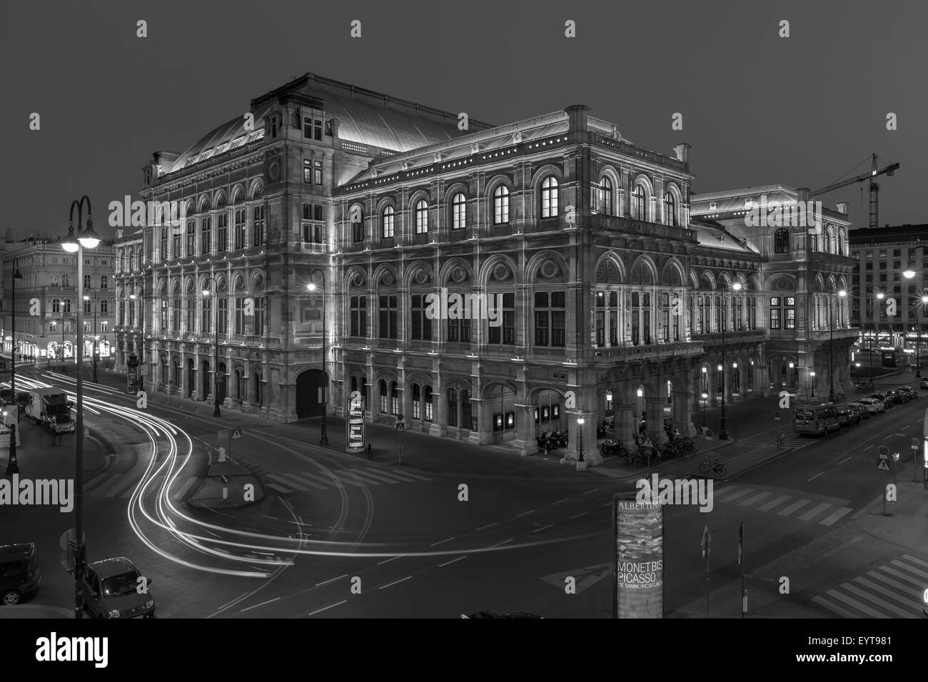 Österreich, Wien, Rückansicht der Staatsoper, schwarz-weiß Stockfoto
