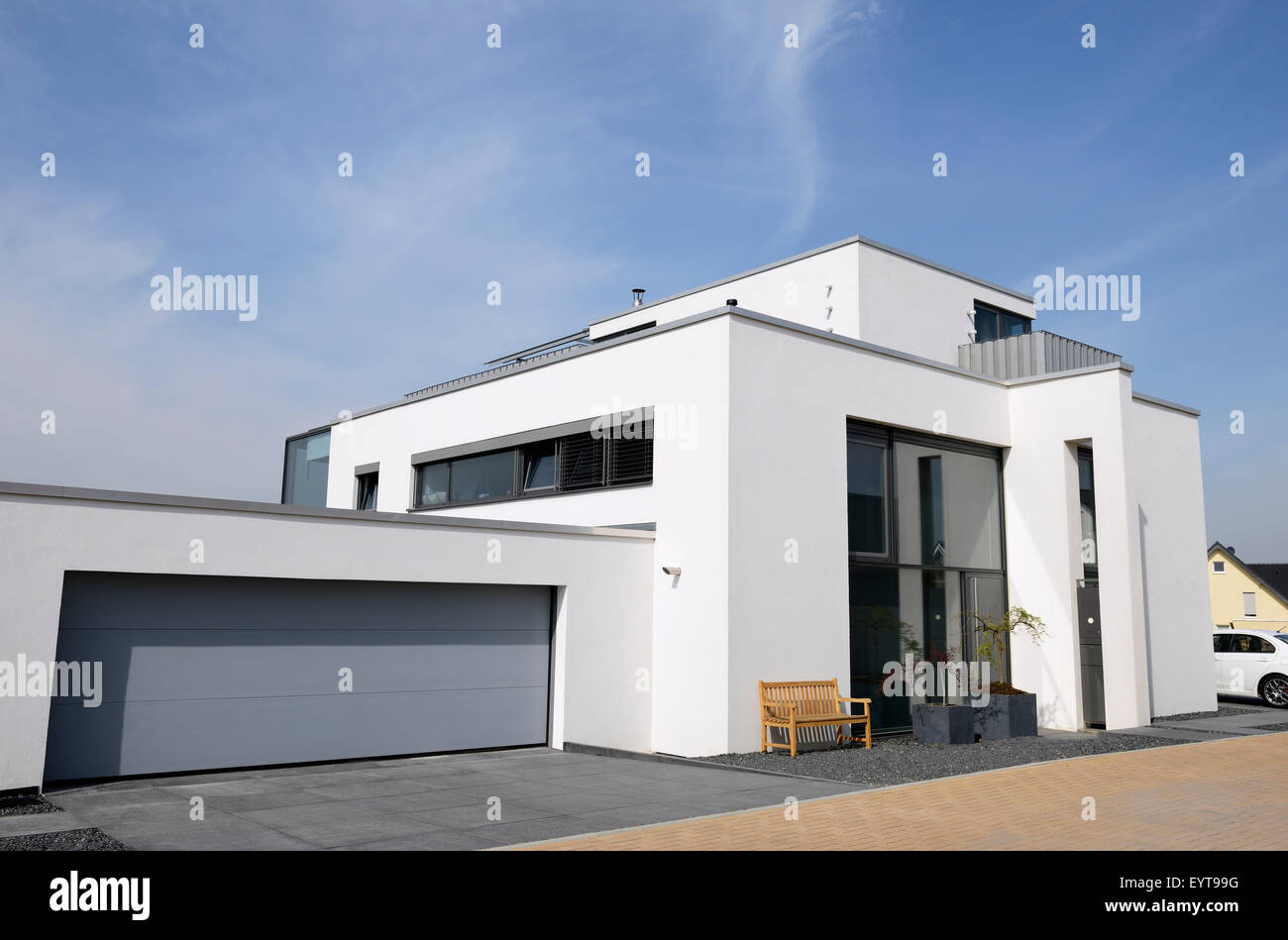 luxuriöses Einfamilienhaus mit großer Garage, Deutschland, North Rhine-Westphalia, Dormagen Stockfoto