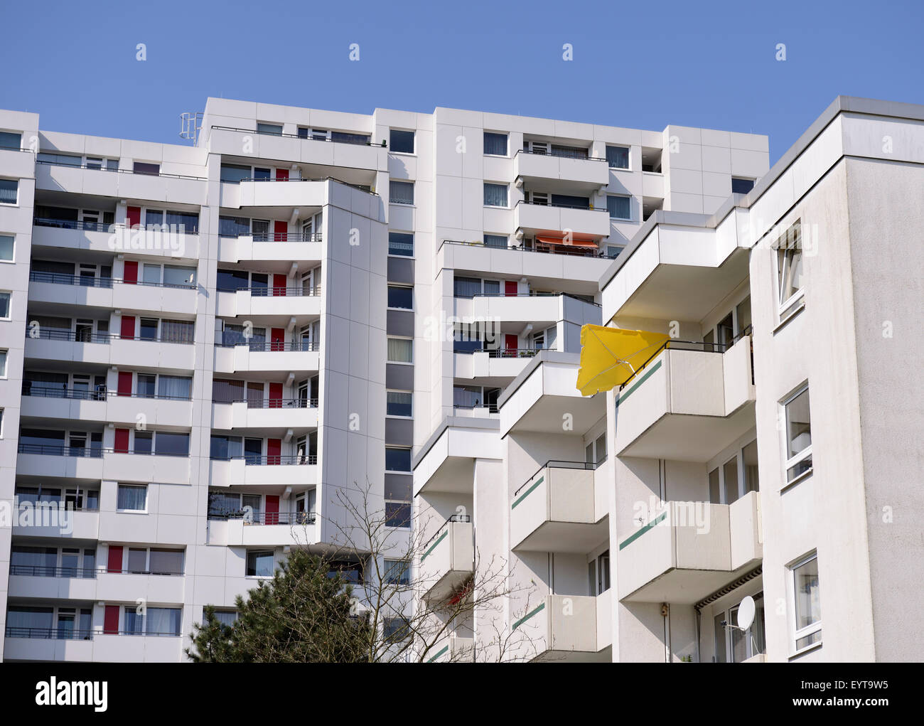 Aufs neue gereinigt Apartmenthäuser, soziale Hausbau, Deutschland, Nordrhein-Westfalen, Ratingen-West Stockfoto