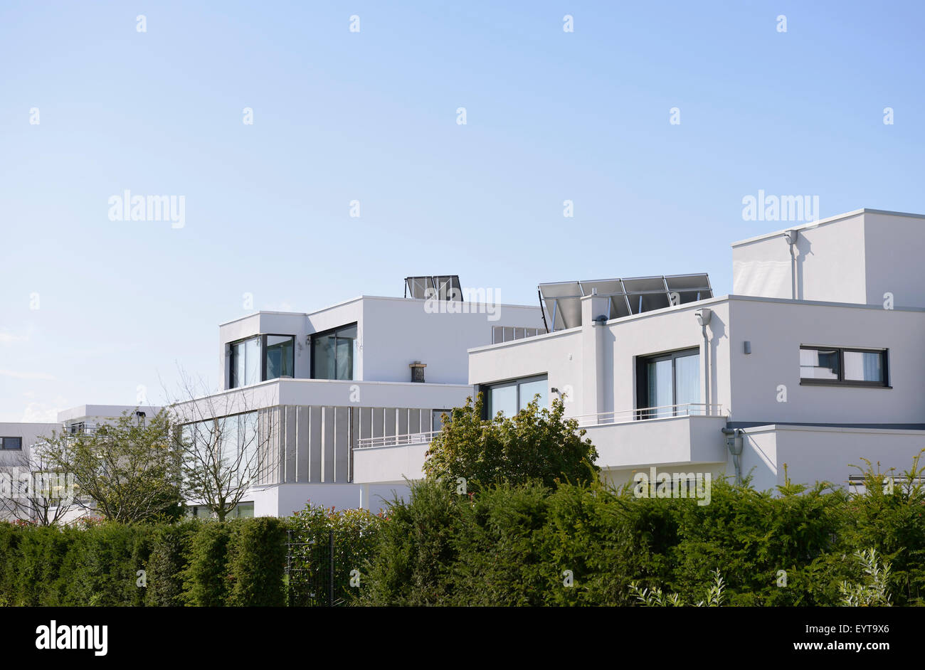 luxuriöse Einfamilienhäuser kurz vor der Fertigstellung, Deutschland, Nordrhein-Westfalen, Köln Stockfoto