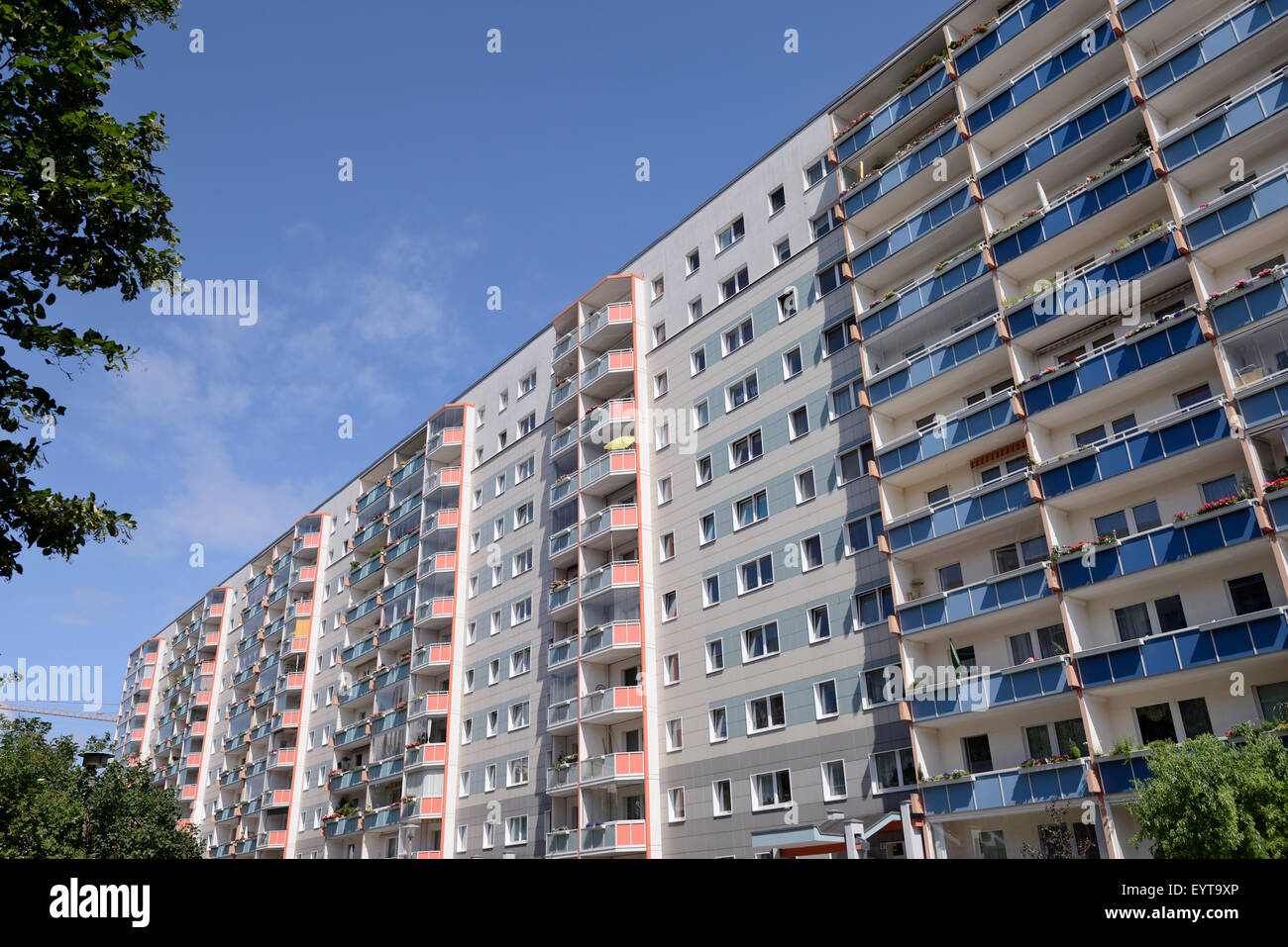Frisch gereinigt vorgefertigte Gebäude im ehemaligen Ostberlin, Deutschland, Berlin Stockfoto