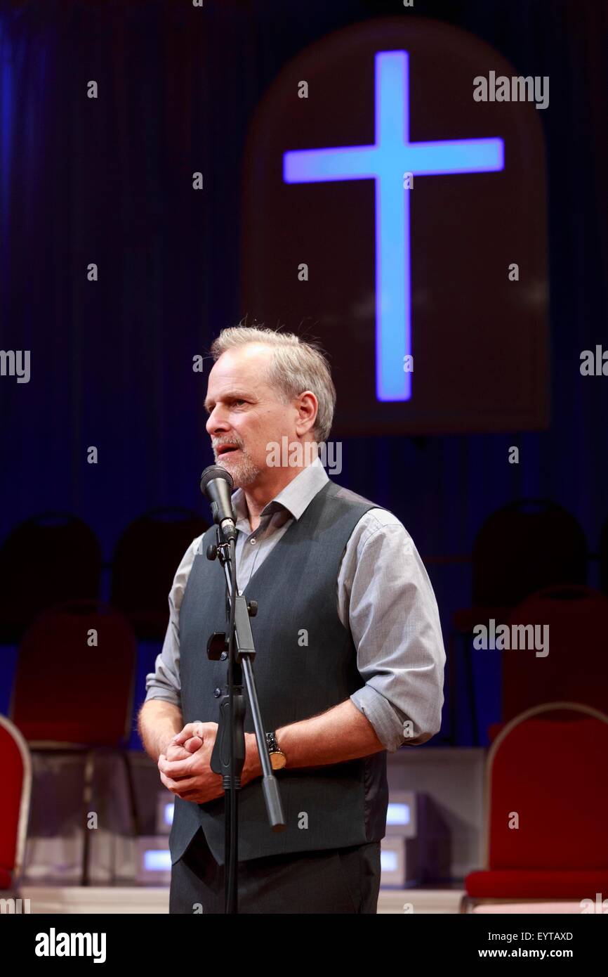 Edinburgh, UK. 03. August. Das Gate Theatre London, den Christen unter der Regie von Christopher Haydon auf der Bühne in der Traverse am 5. August 2015 in Edinburgh. Abgebildete William Gaminara. Pako Mera/Alamy Live-Nachrichten Stockfoto