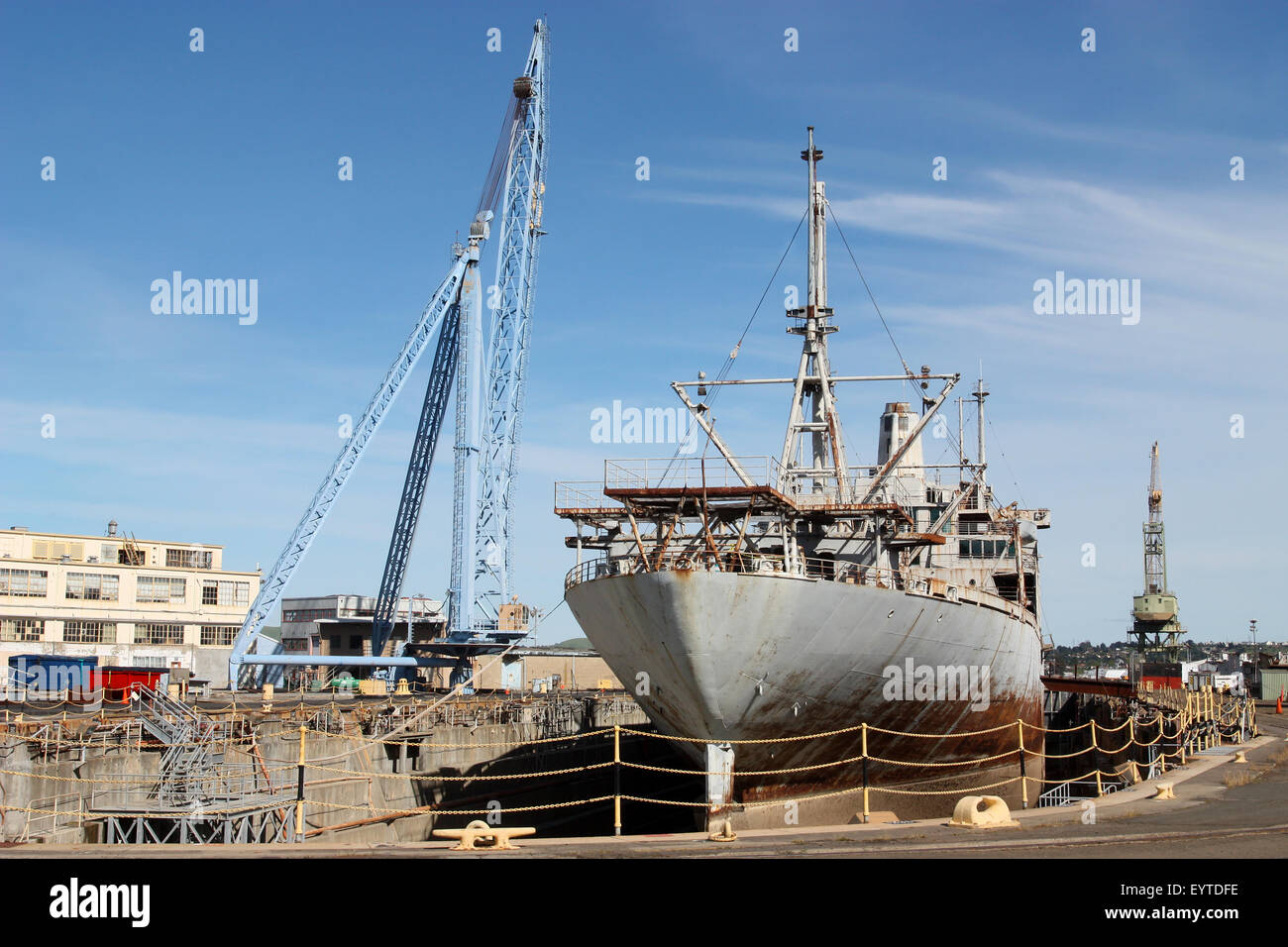 Alte rostige Schiff auf Trockendock Stockfoto