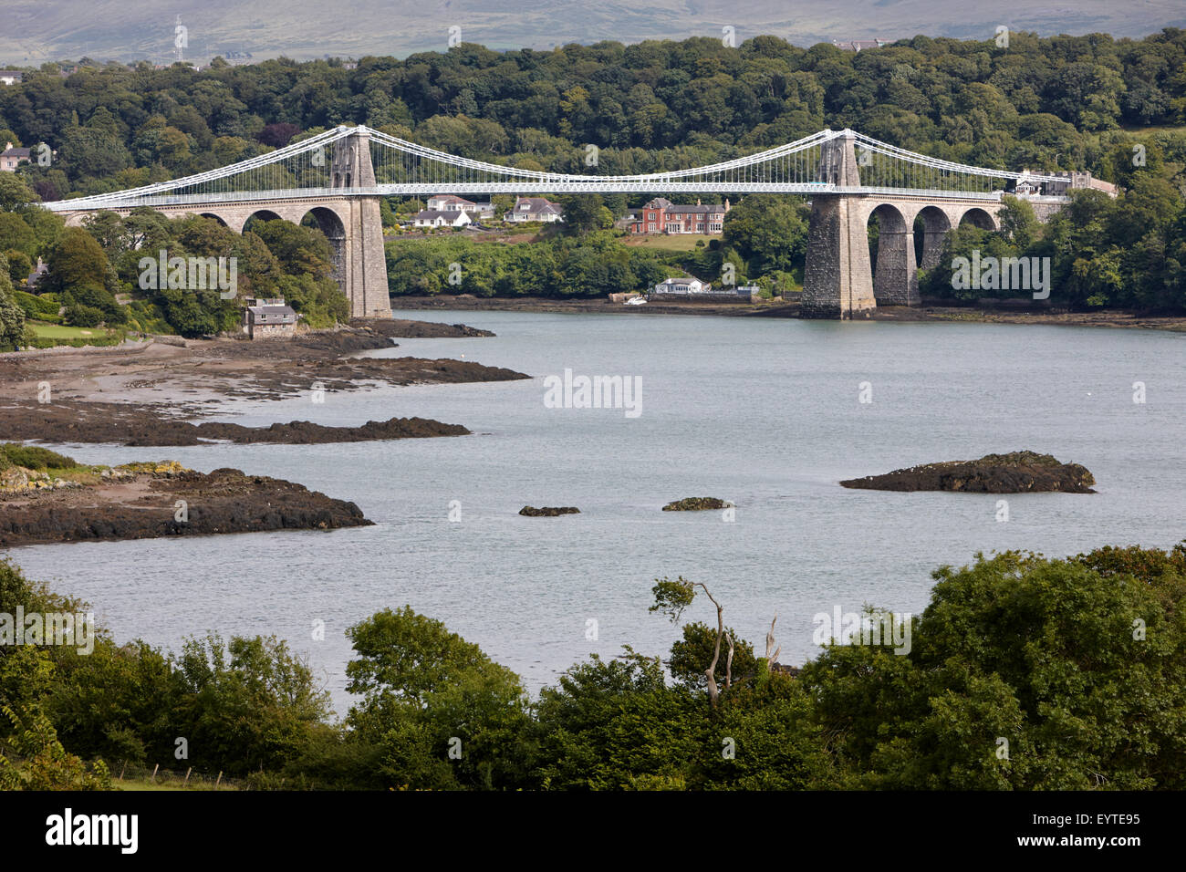 Menai Bridge über die Menai Straits Angelsey wales Stockfoto