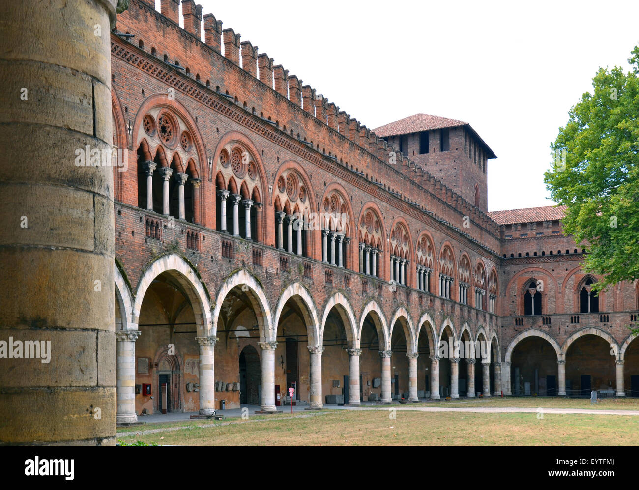 Das Castello Visconteo oder ViscontiSchloss ist ein Schloss in Pavia